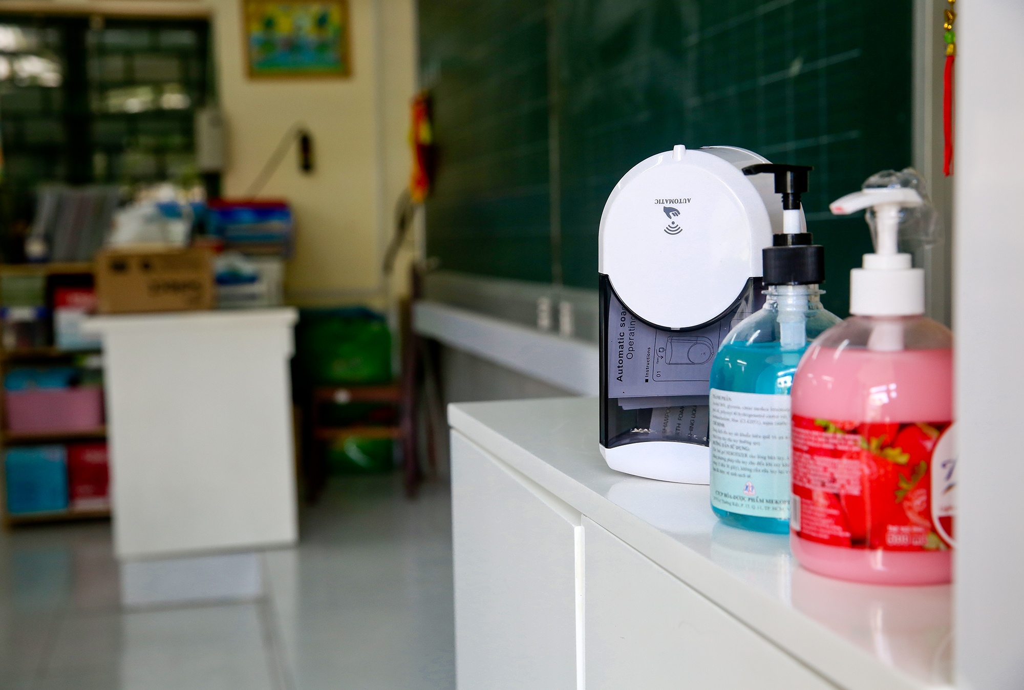 hoc sinh tro lai lop anh 6