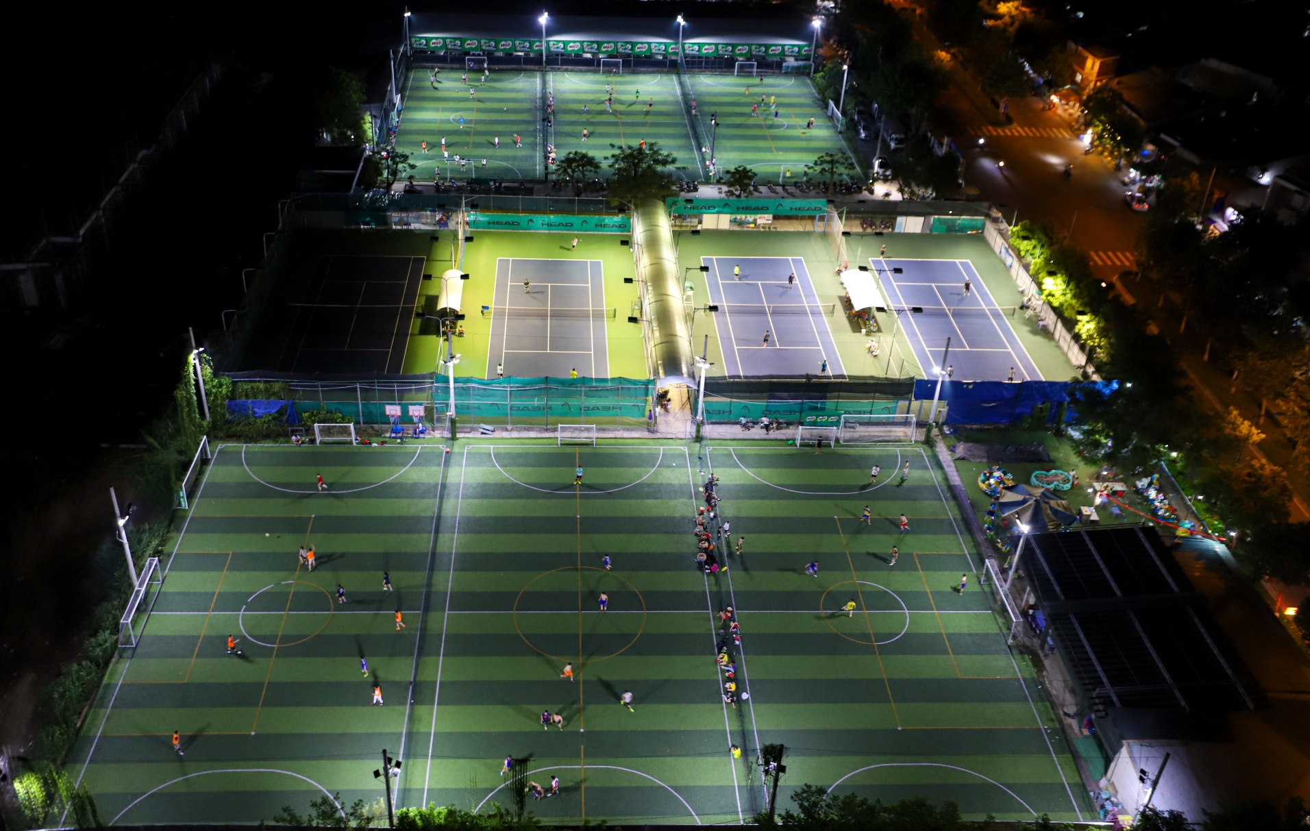 san bong nhan tao anh 11