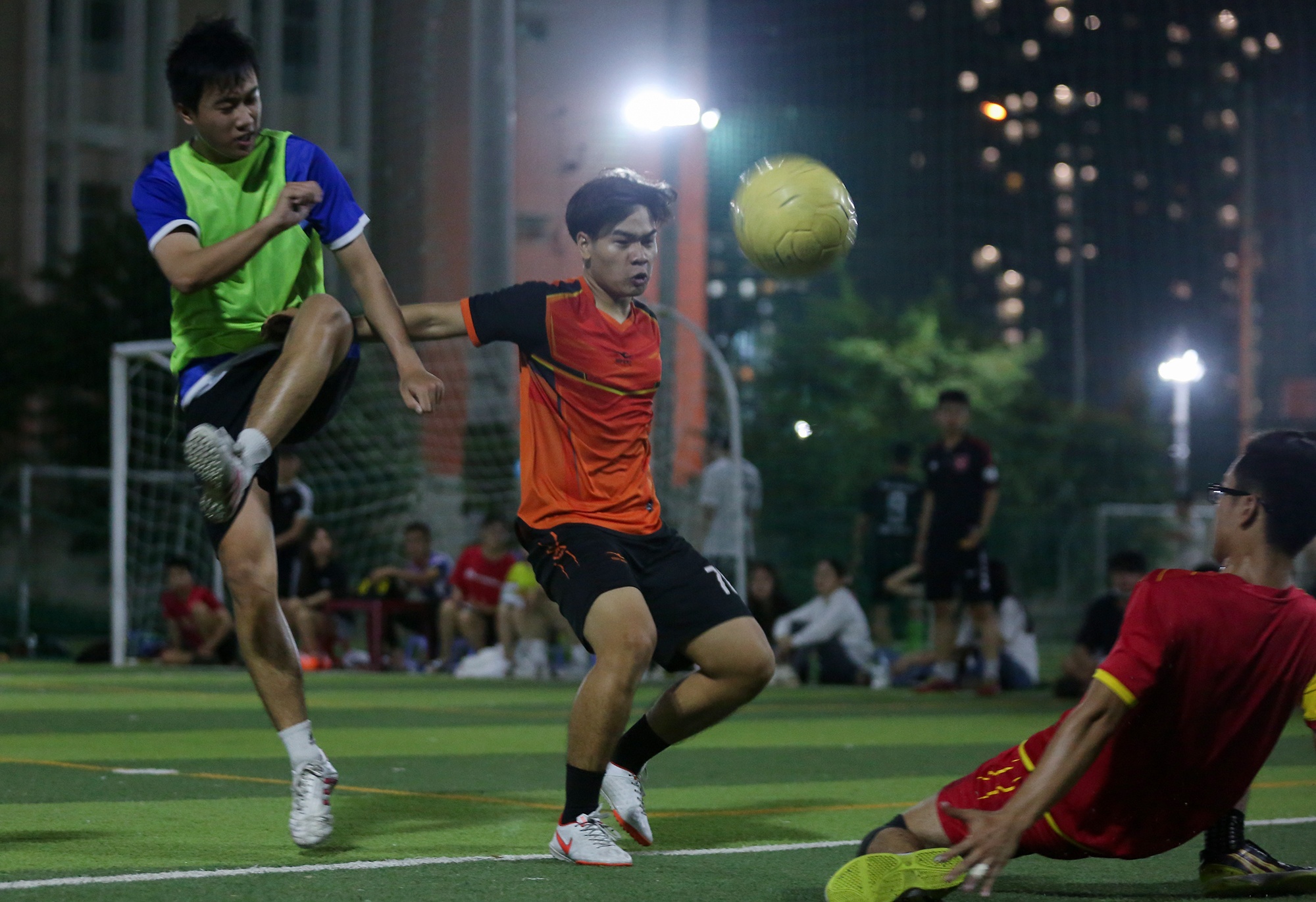 san bong nhan tao anh 5