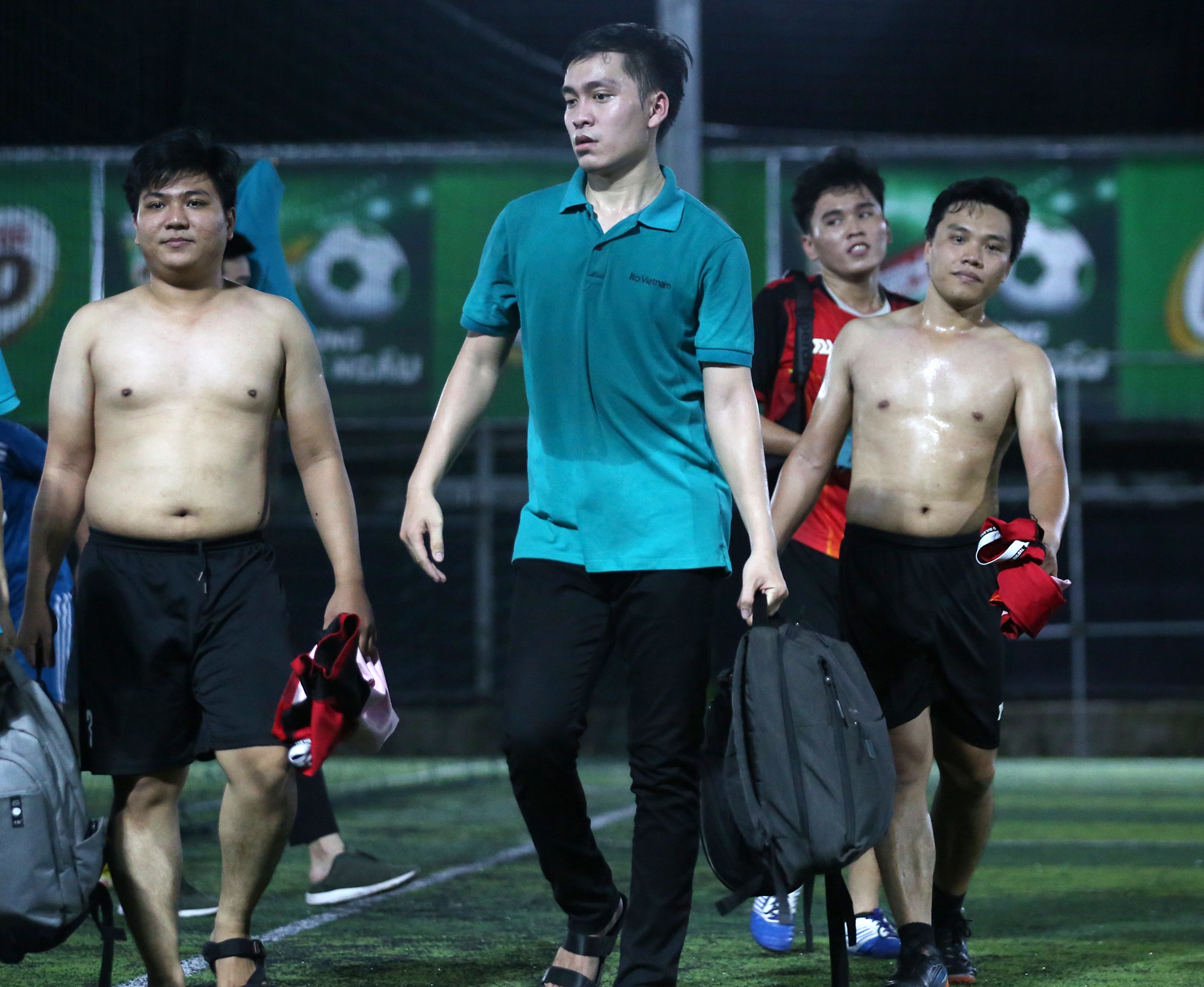 san bong nhan tao anh 9