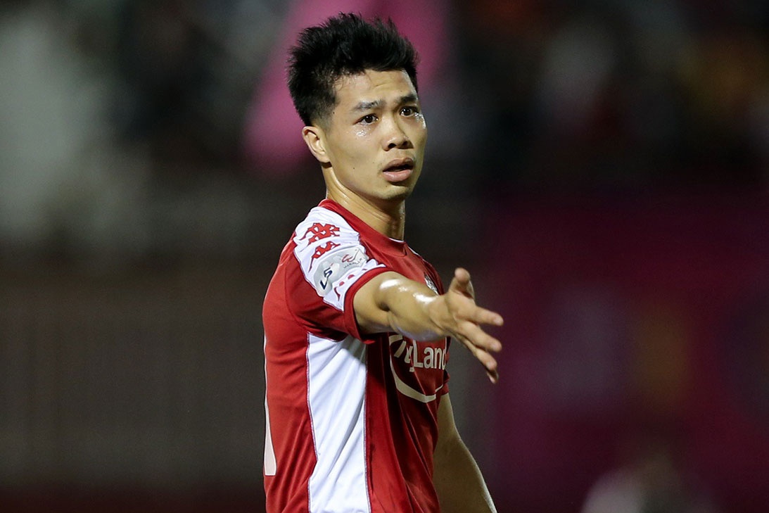 Cong Phuong lien tuc phan ung trong tai khi bi doi thu choi tieu xao hinh anh