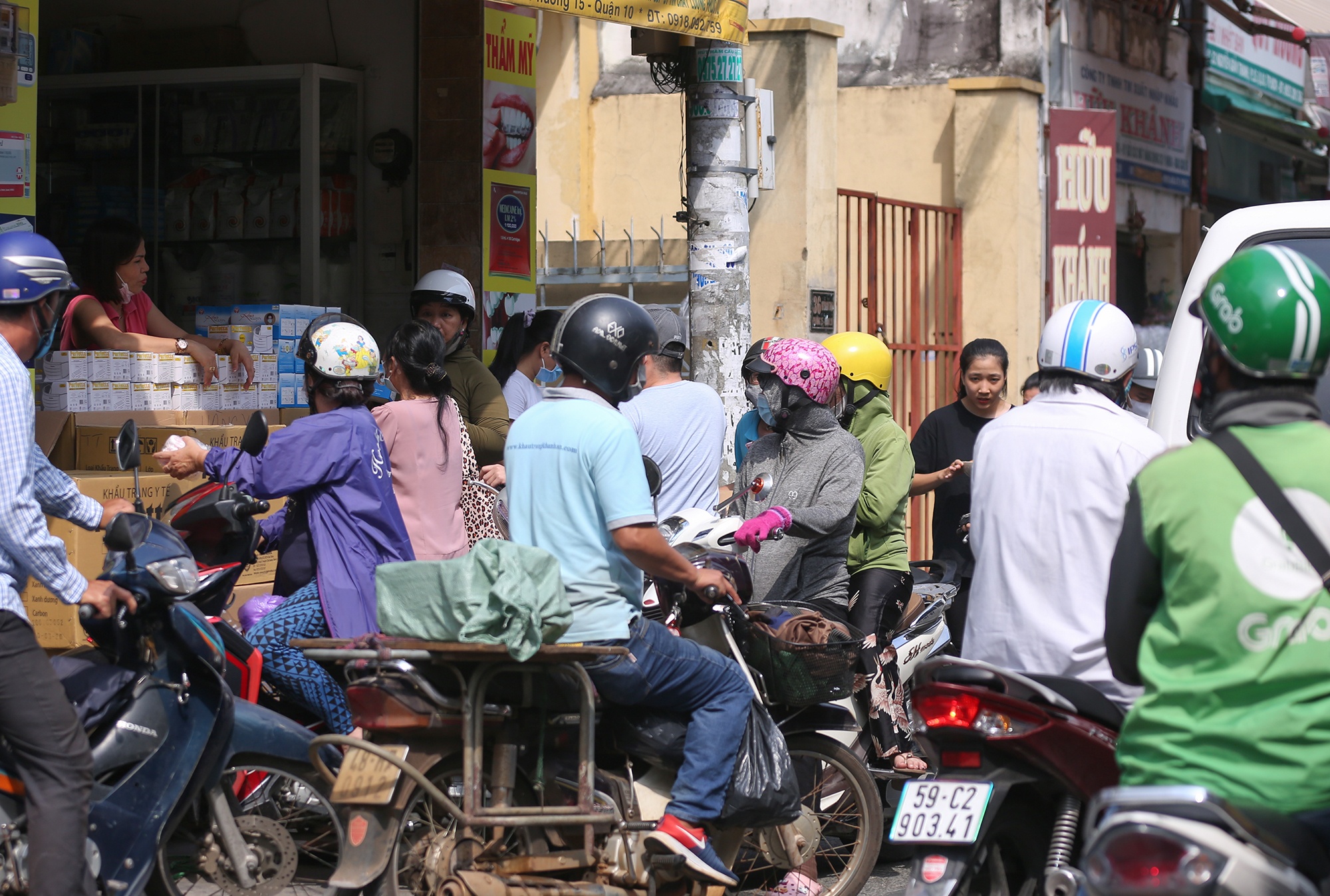 khau trang tang gia anh 3