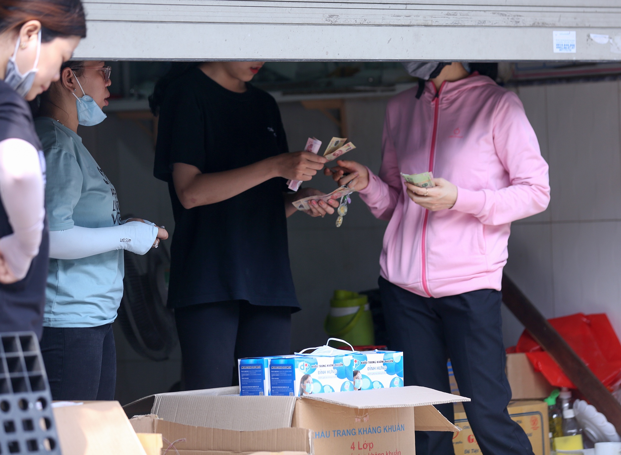 khau trang tang gia anh 4