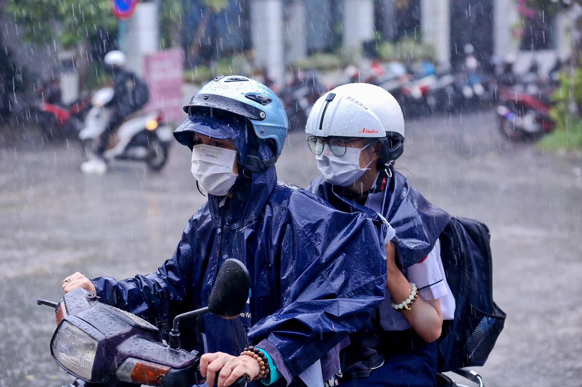 phu huynh dam mua don con anh 1