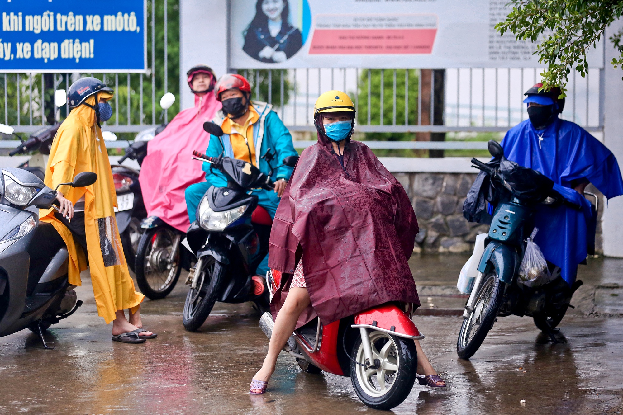 phu huynh dam mua don con anh 5