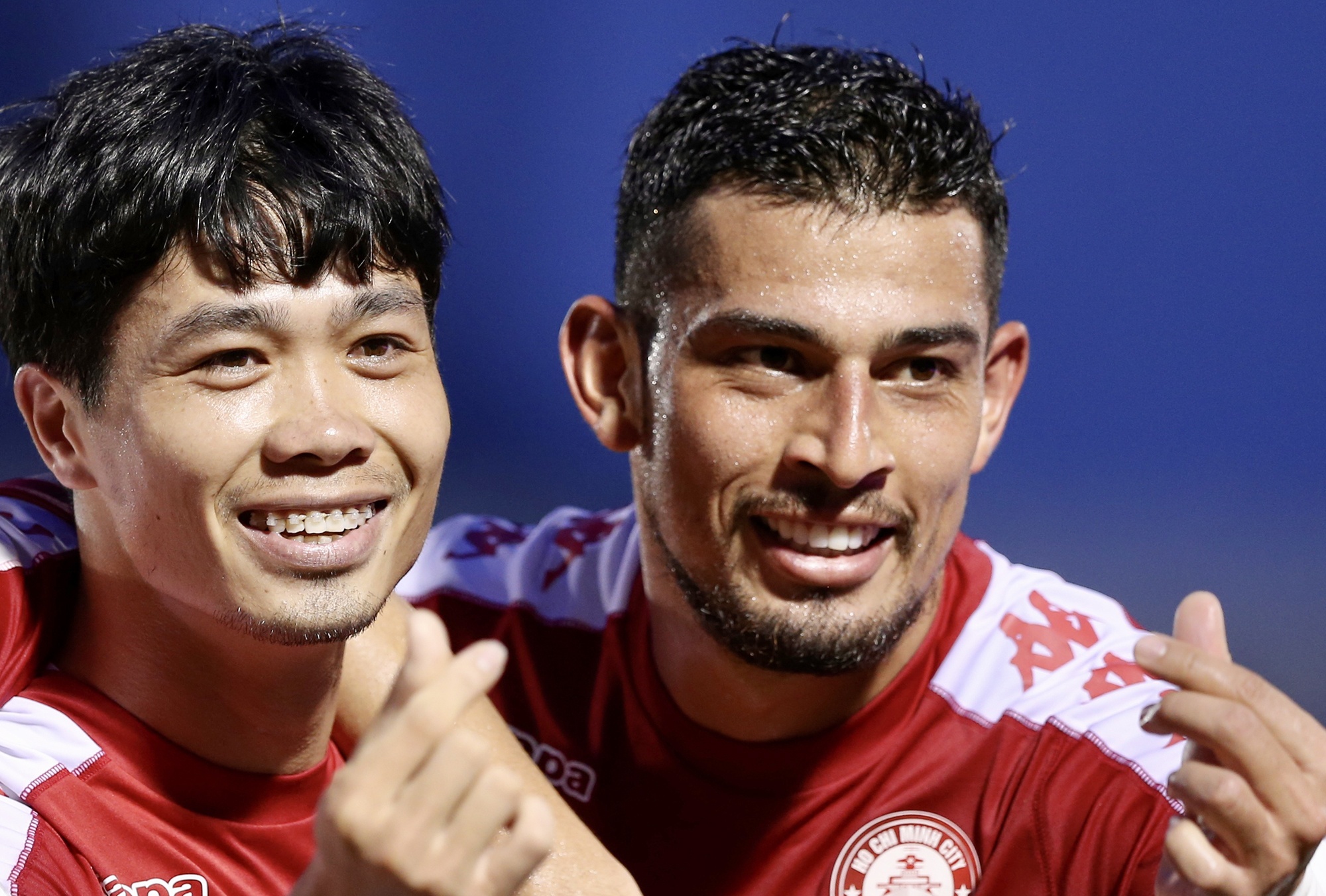 Tan binh CLB TP.HCM toa sang trong chien thang ap dao truoc Nam Dinh hinh anh