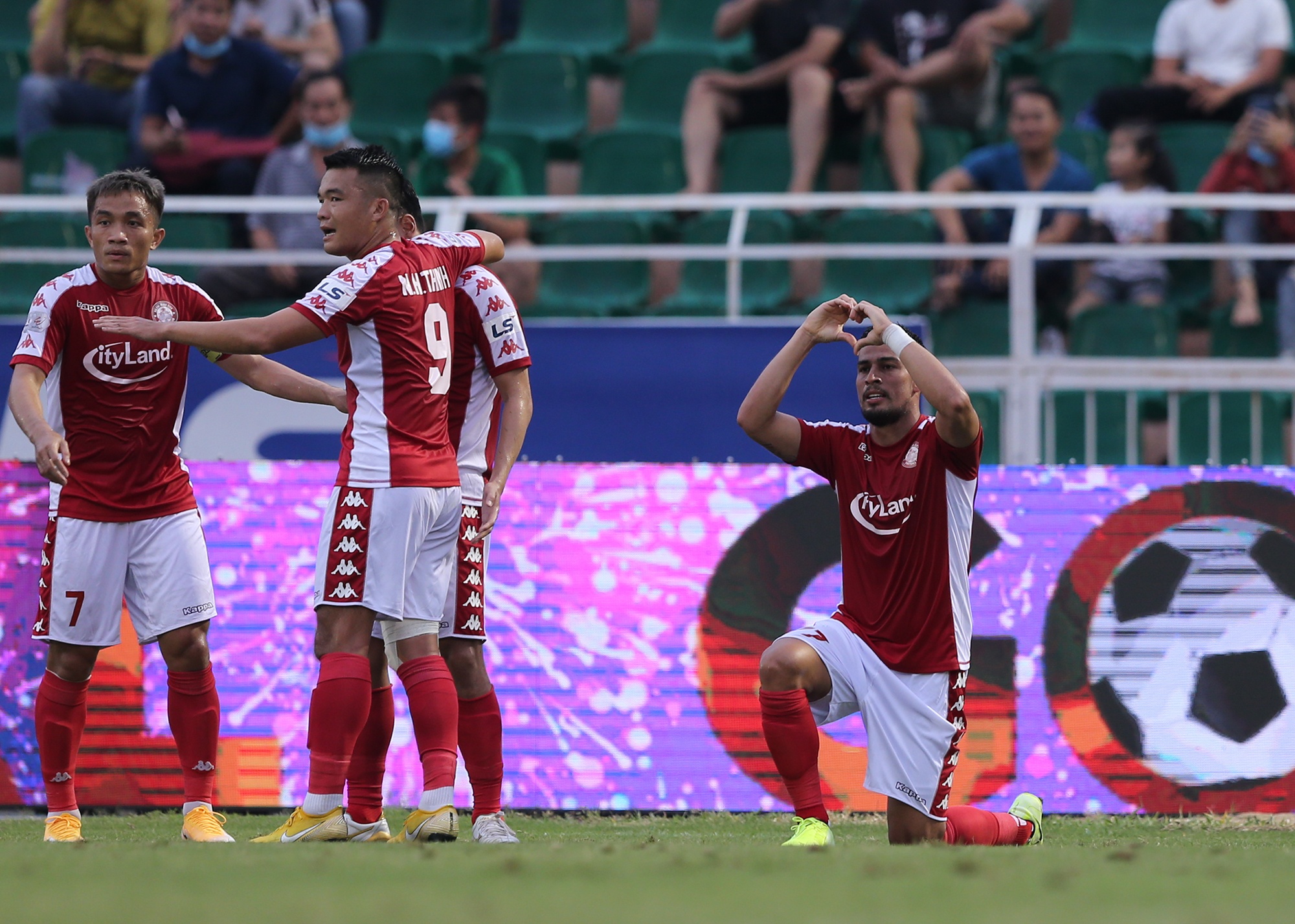 tan binh CLB TP.HCM anh 2