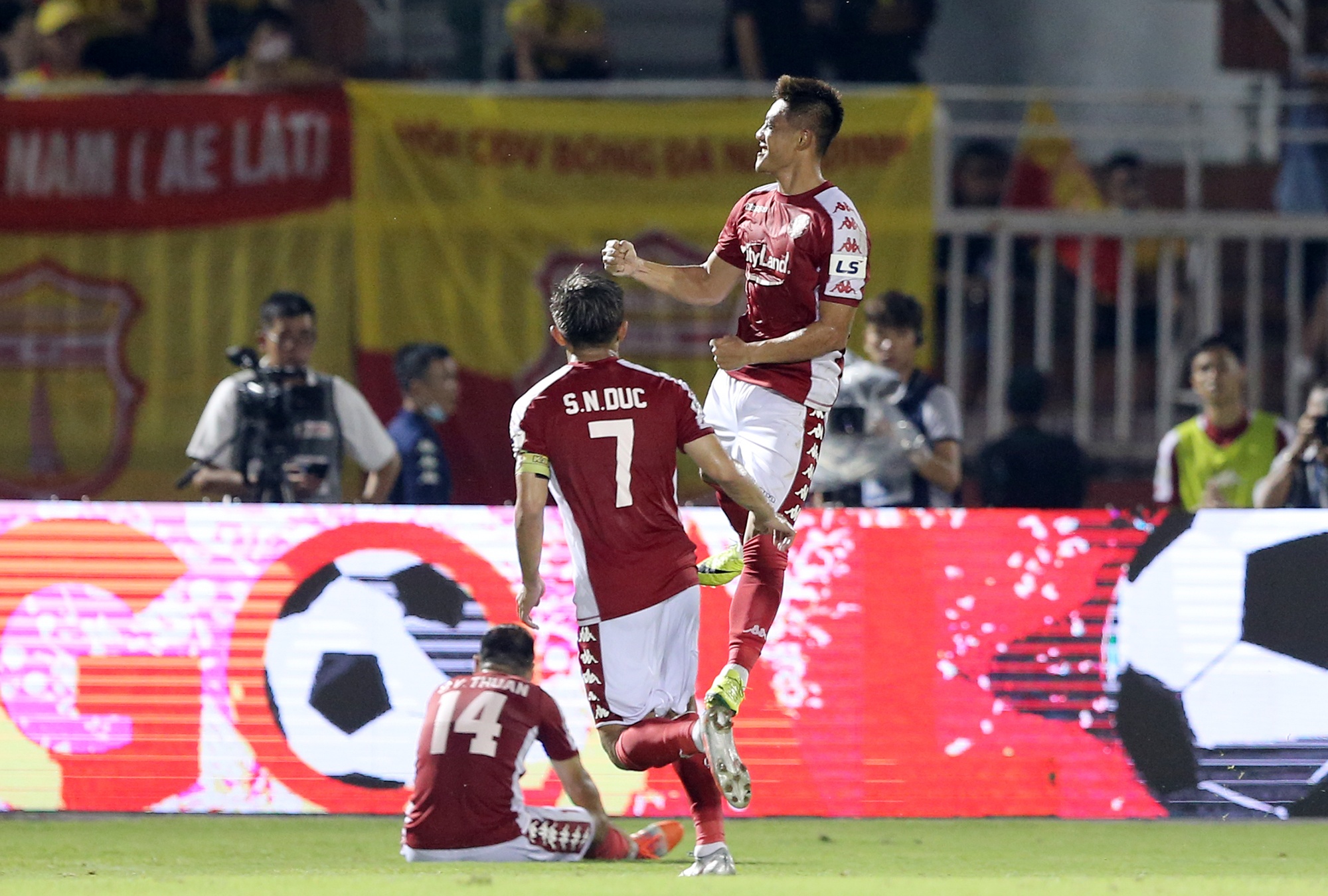 tan binh CLB TP.HCM anh 4