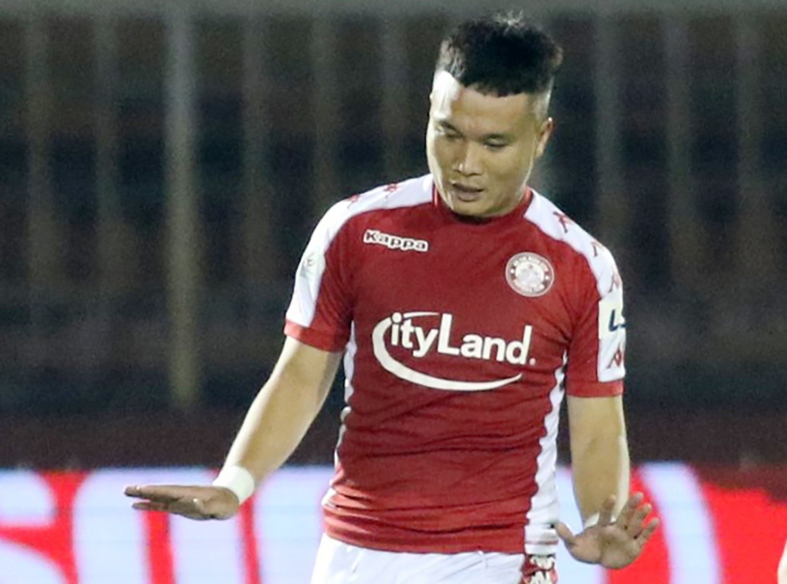 Phi Son tu choi an mung sau khi giup CLB TP.HCM loi nguoc dong hinh anh