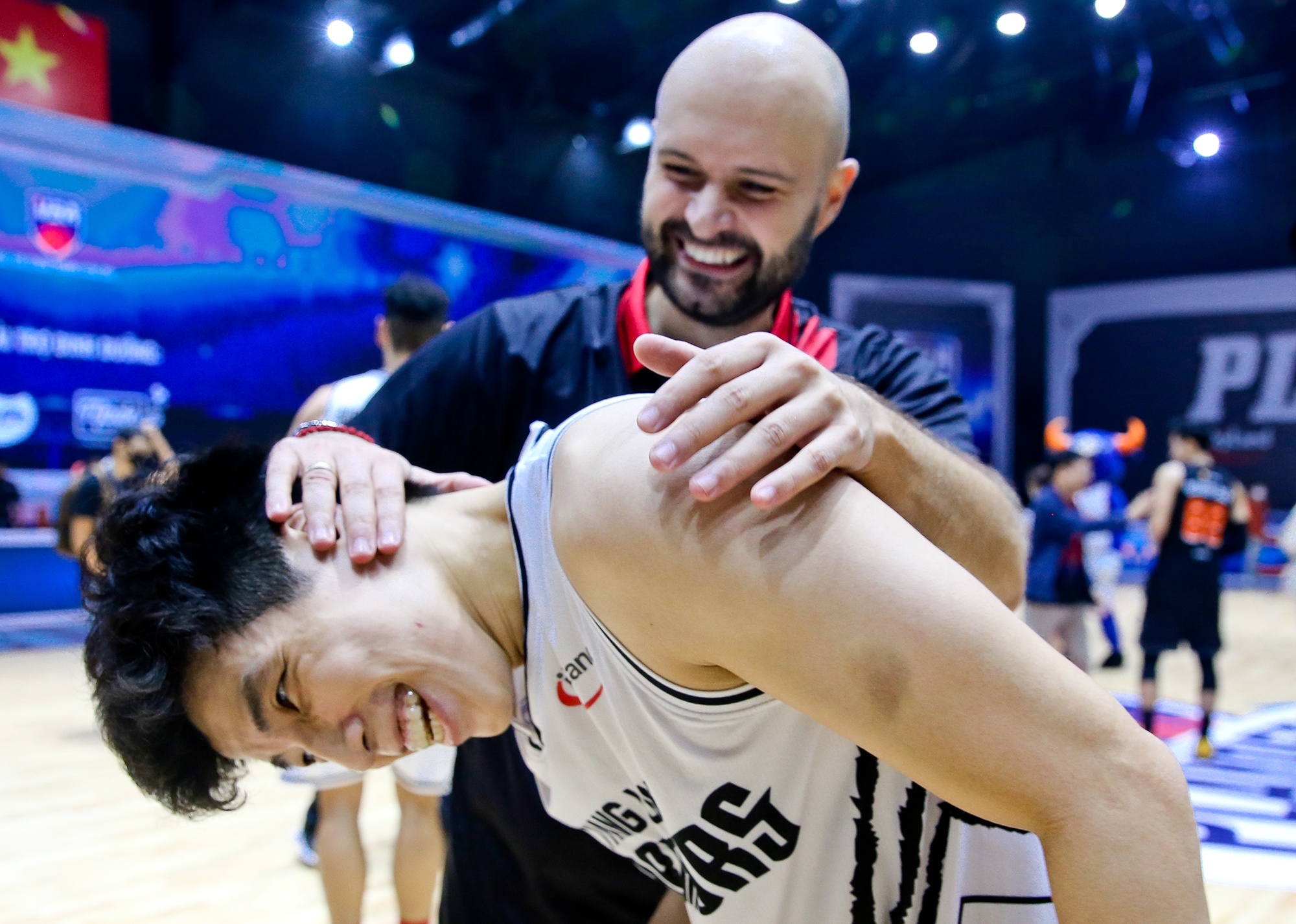 Khoanh khac cam xuc cua Thang Long Warriors khi vao chung ket VBA hinh anh