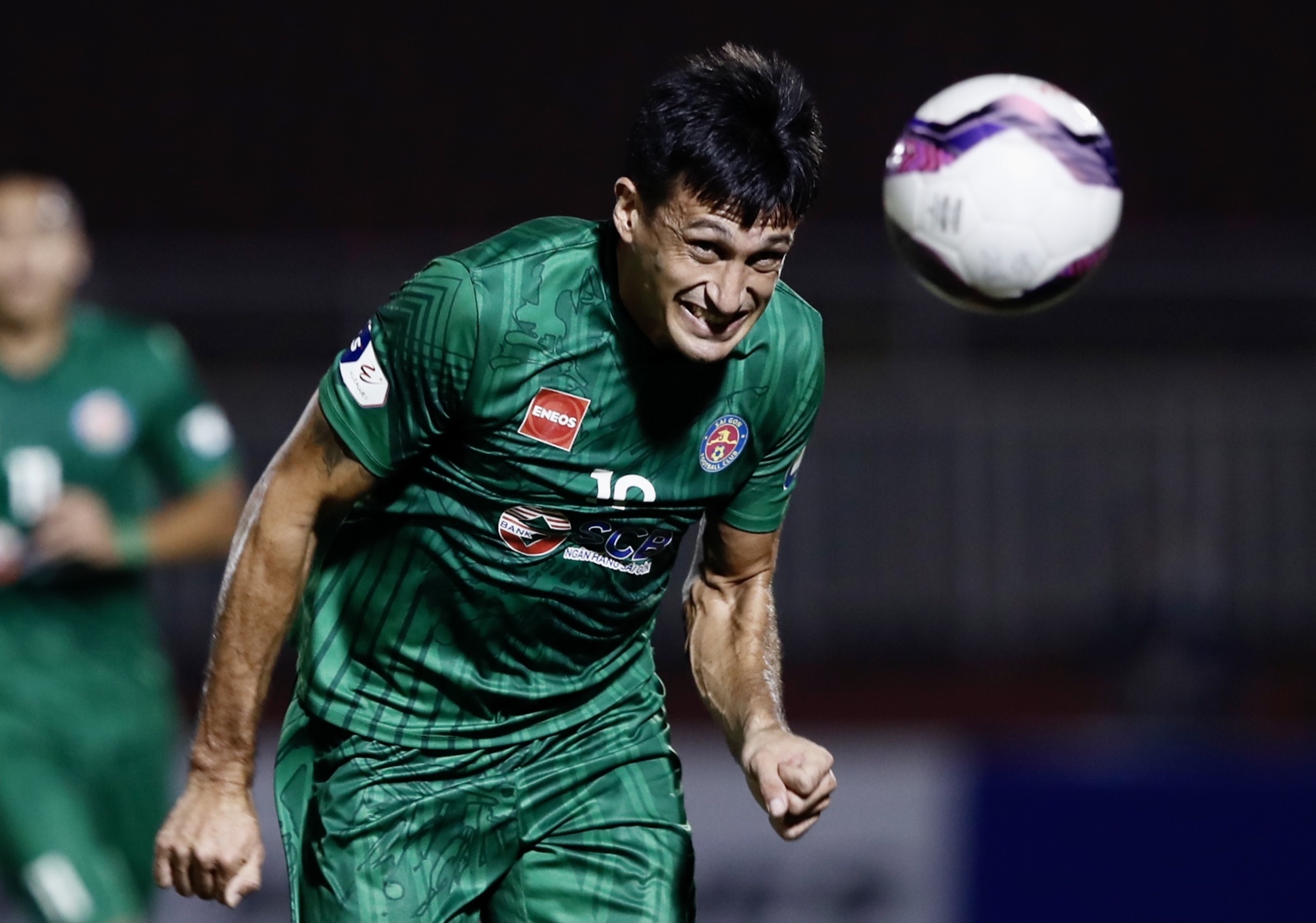 Do Merlo gong minh choi 90 phut trong tran thang SLNA hinh anh