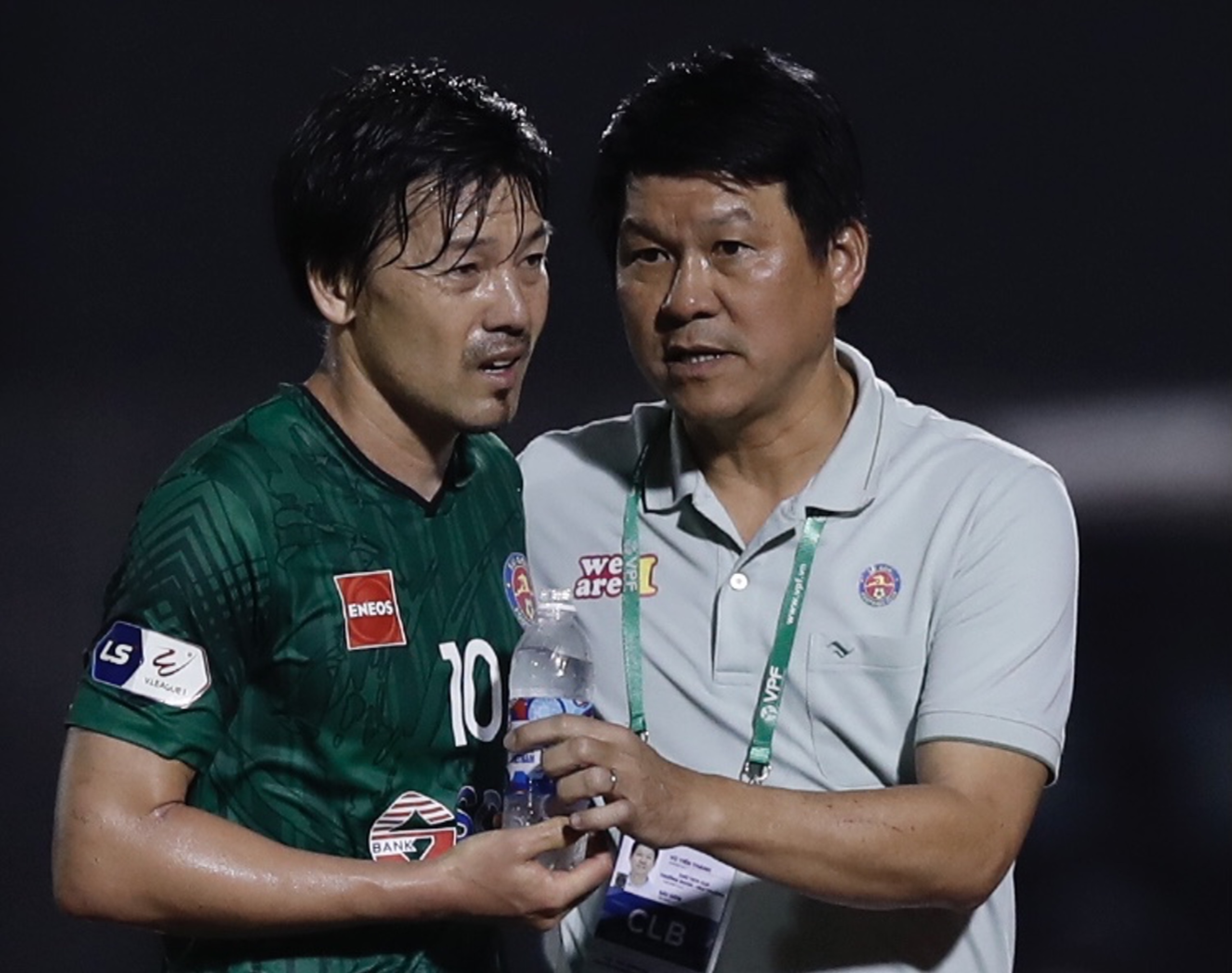 Ngoai binh 40 tuoi nhan loi khen hinh anh