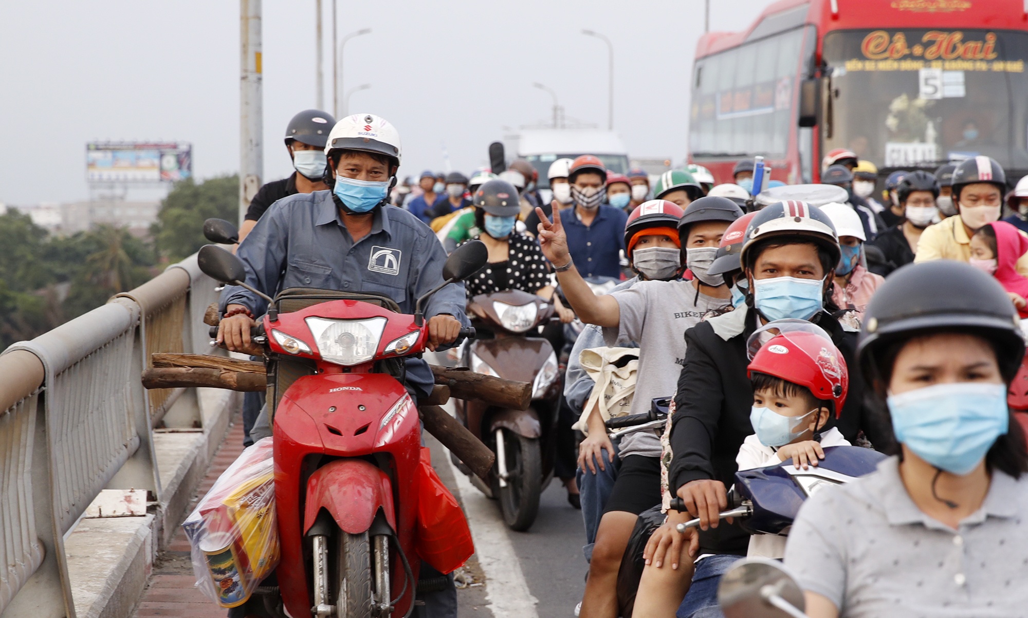nguoi dan ve que an tet anh 1