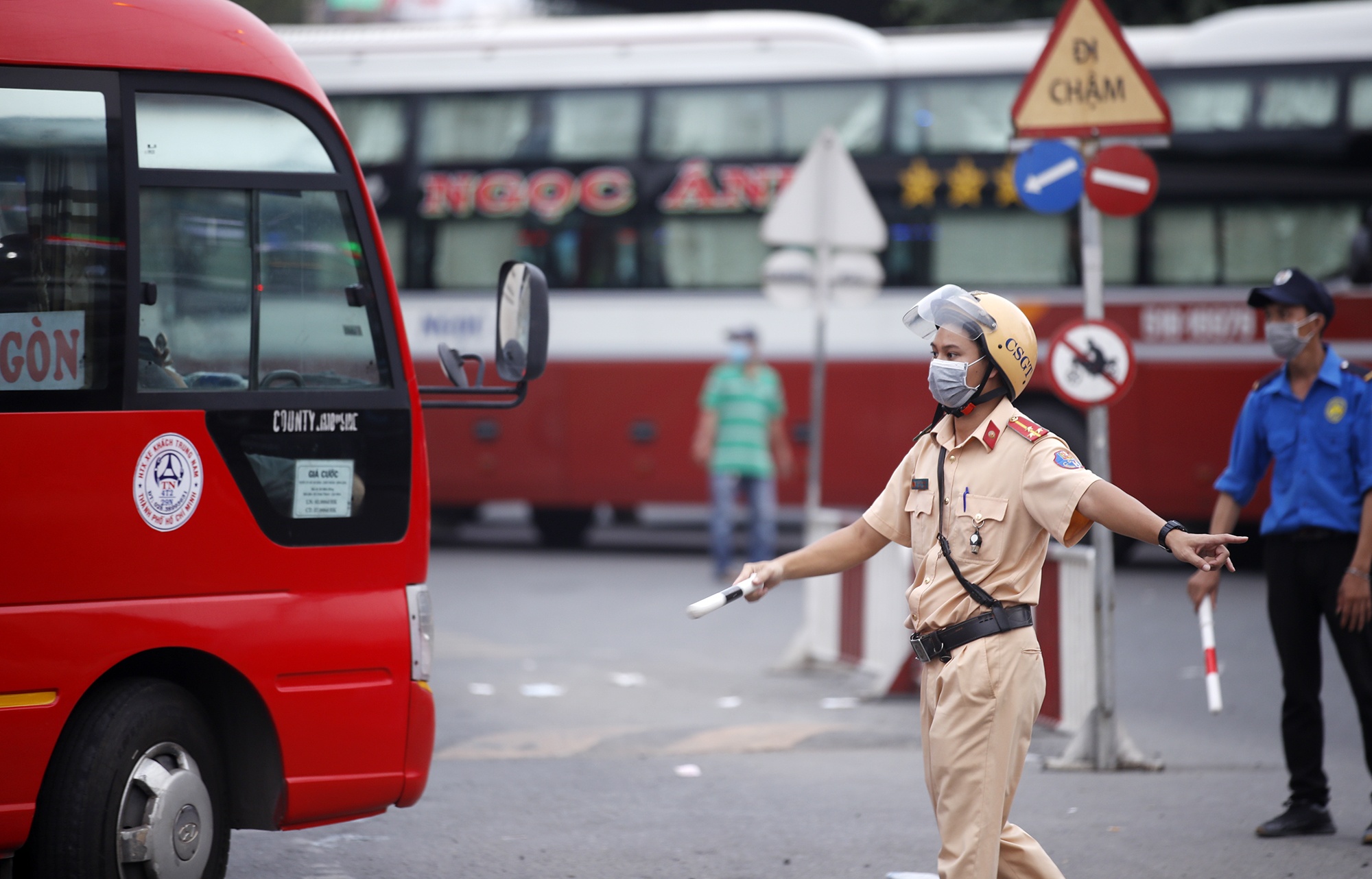 nguoi dan ve que an tet anh 5