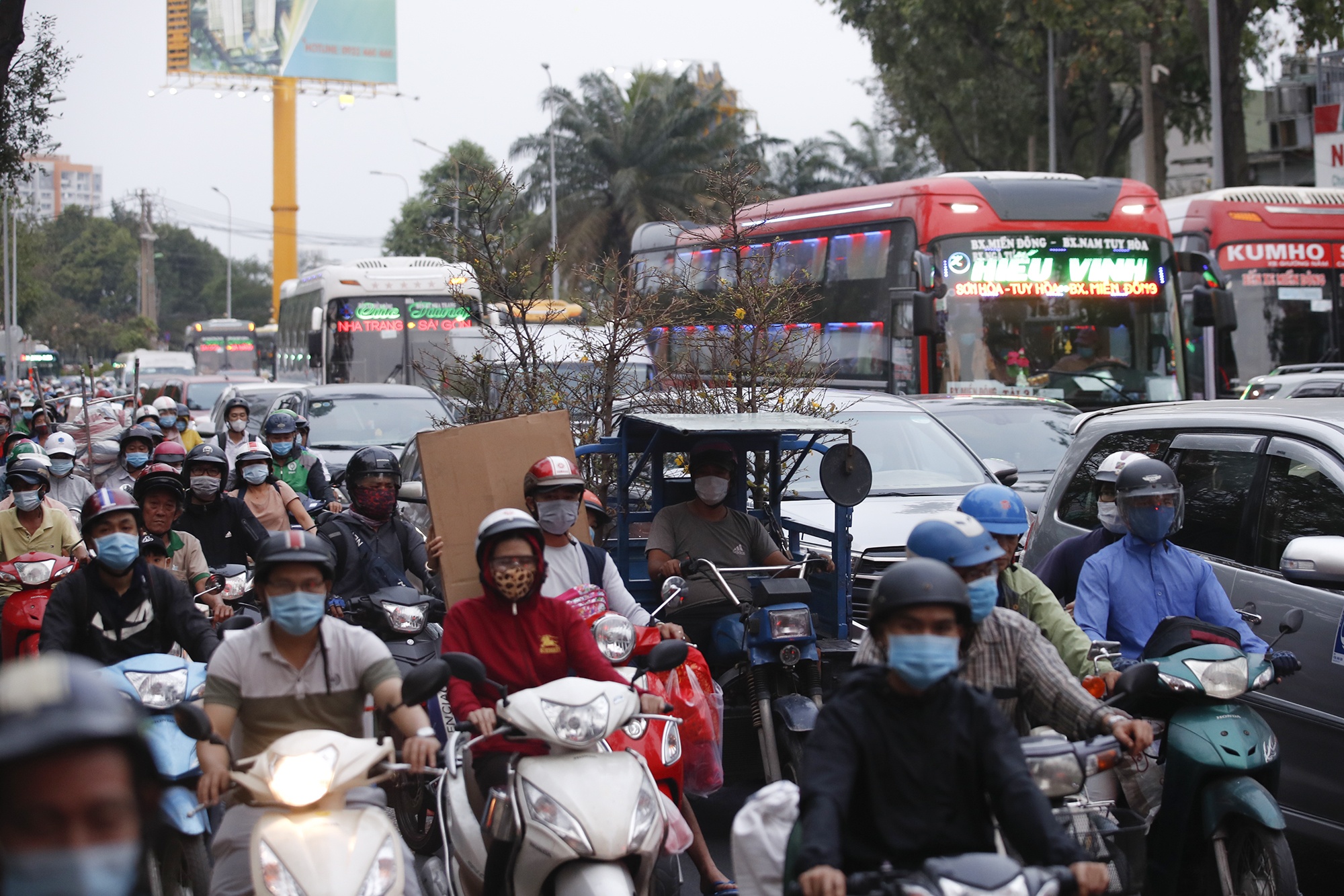 nguoi dan ve que an tet anh 4