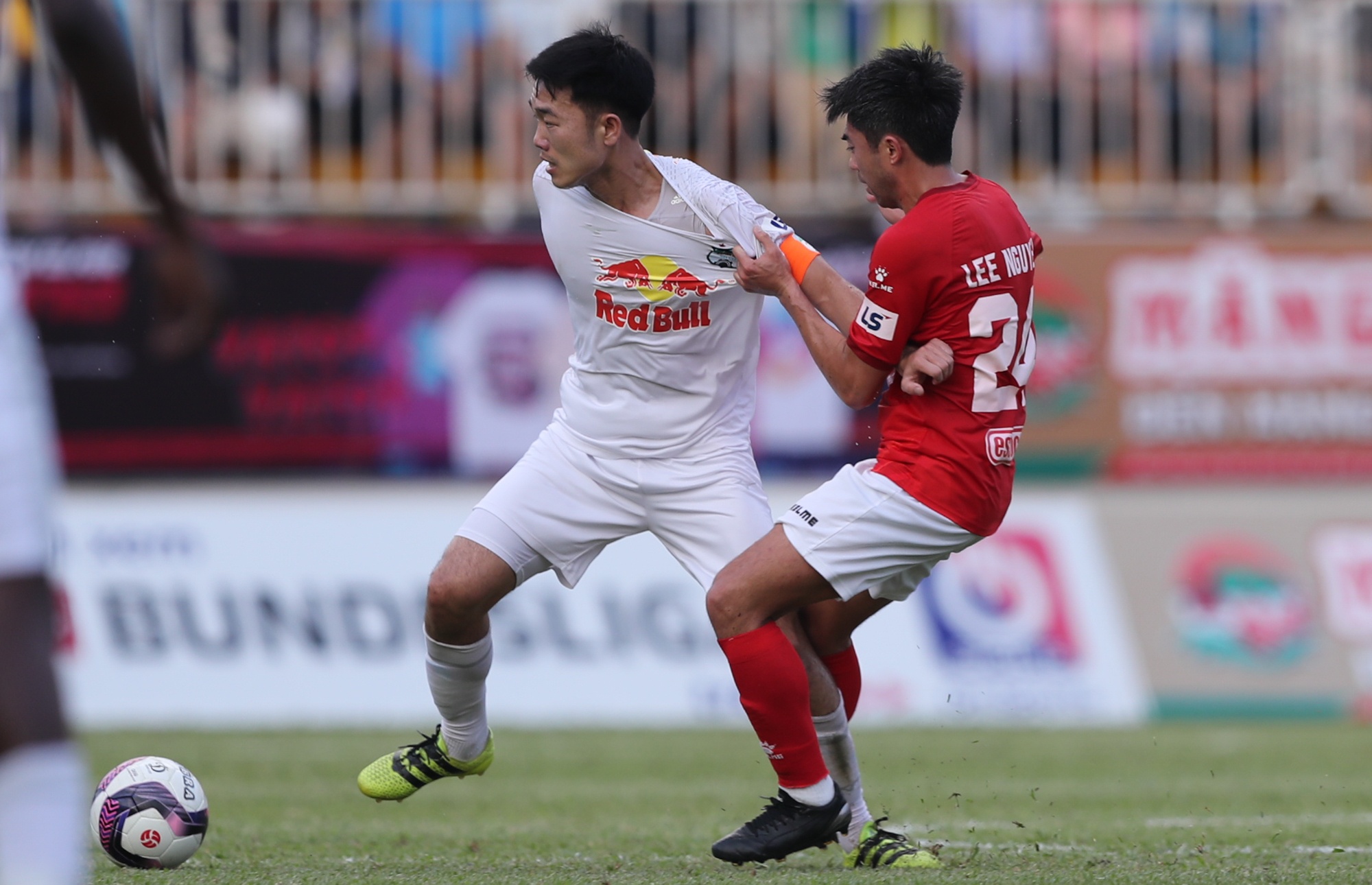 Lee Nguyen bat luc truoc Cong Phuong, Xuan Truong hinh anh