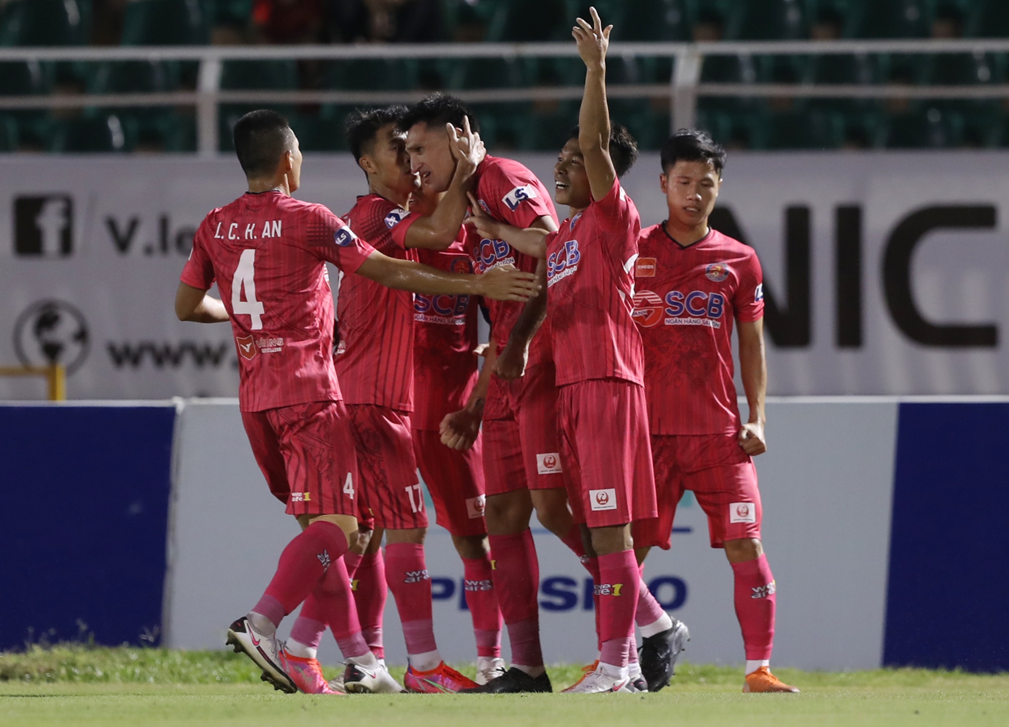 ngoai binh clb sai gon anh 8