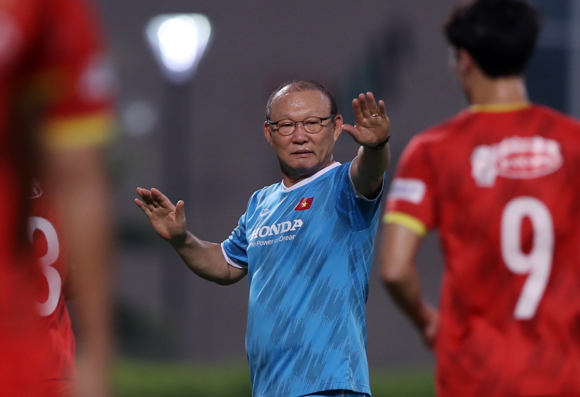 Thay Park nghiem khac trong tung dong tac cua hoc tro hinh anh