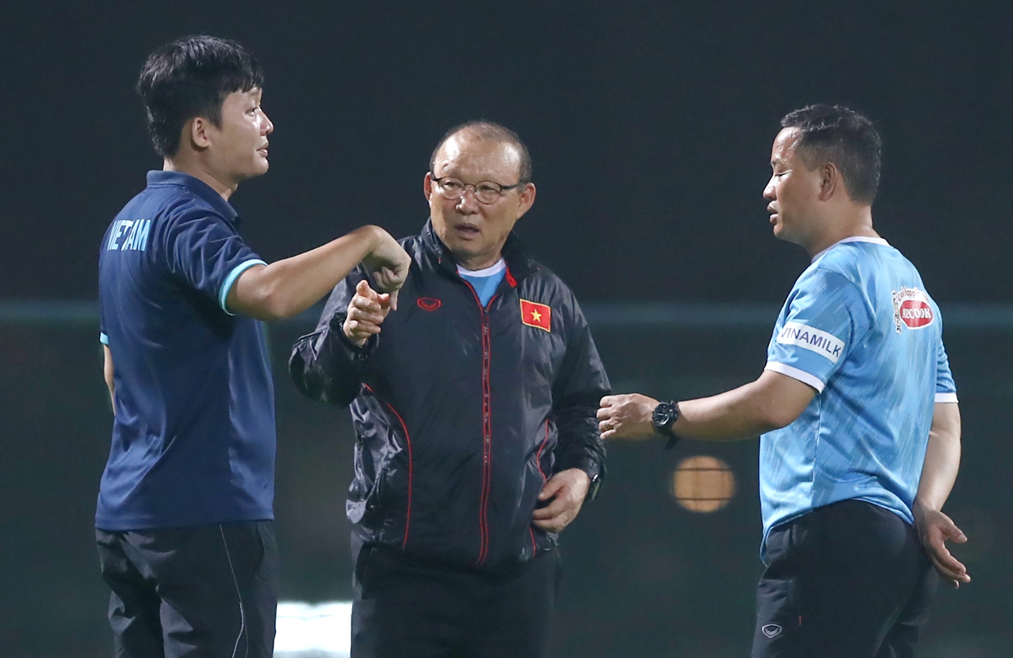 AFC giam sat chat buoi tap cua tuyen Viet Nam hinh anh