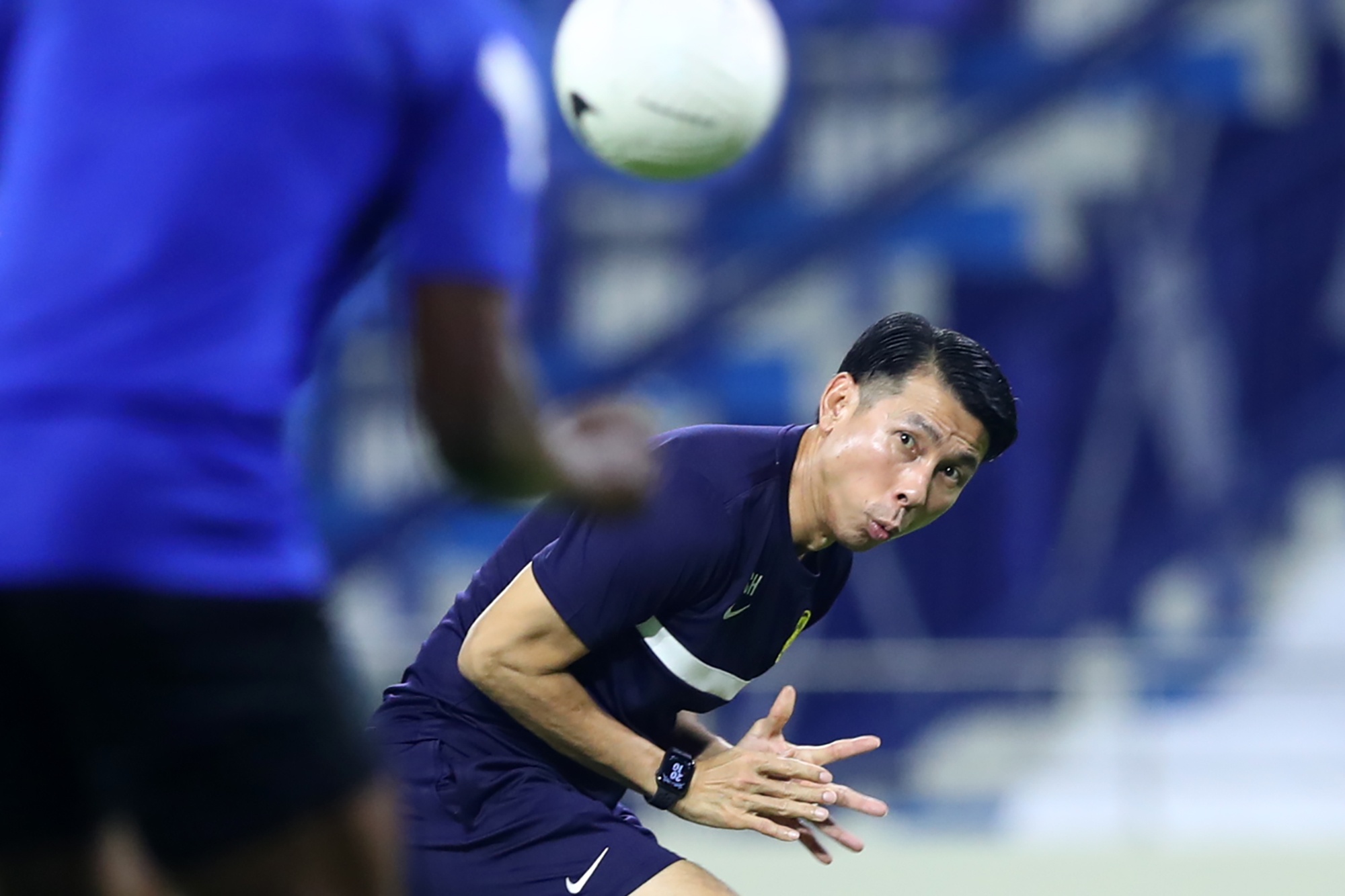 HLV tuyen Malaysia suyt bi sao nhap tich sut bong trung mat hinh anh