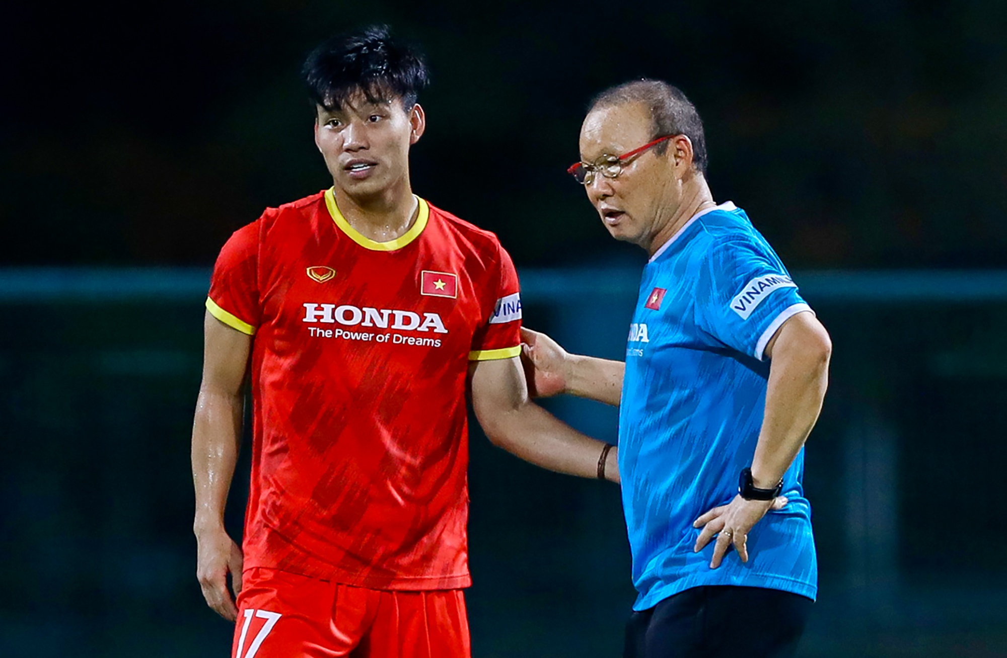 Thay Park thi pham dong tac cho hau ve tuyen Viet Nam hinh anh