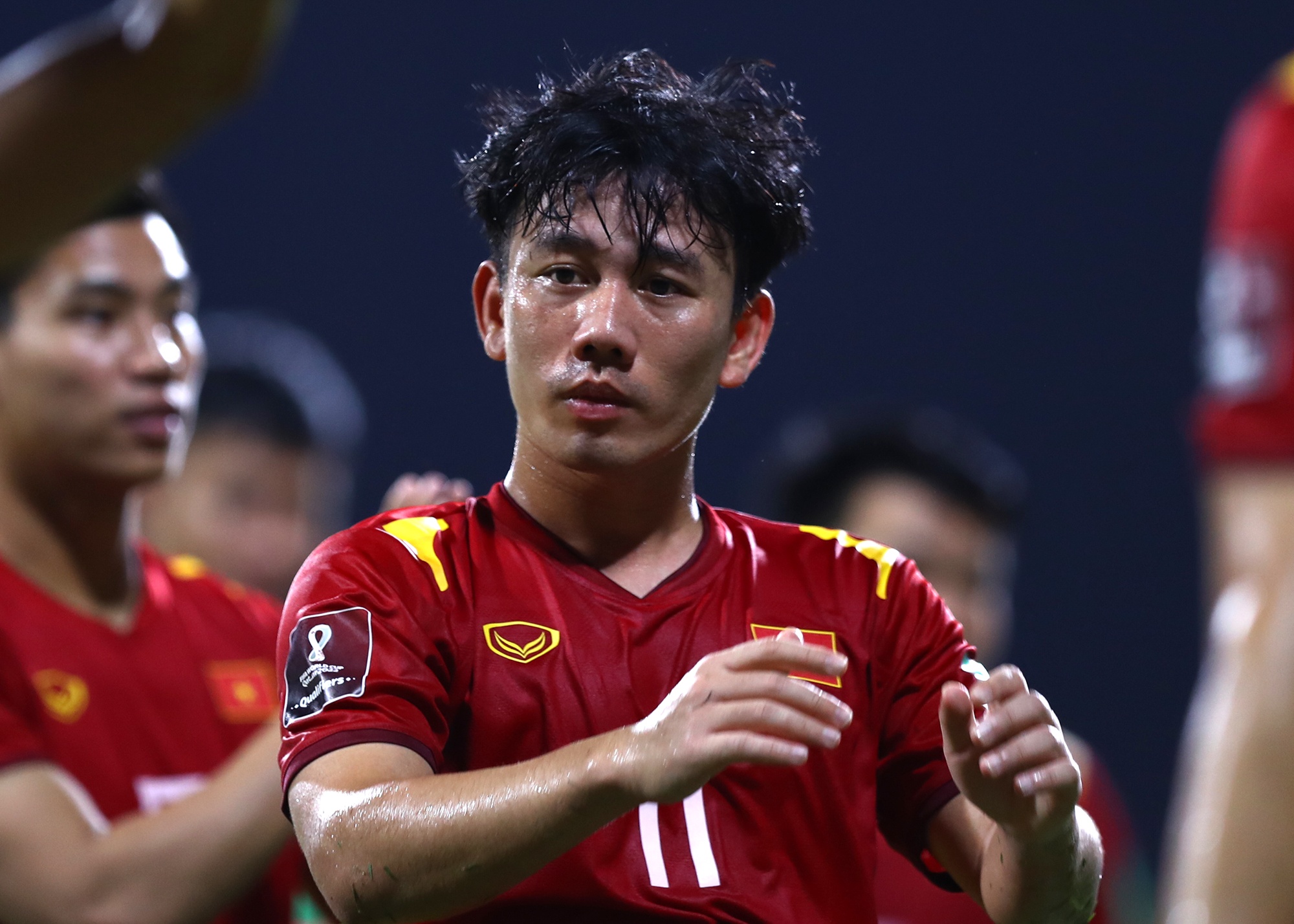 Minh Vuong lai ghi dau an khi vao san tu ghe du bi hinh anh