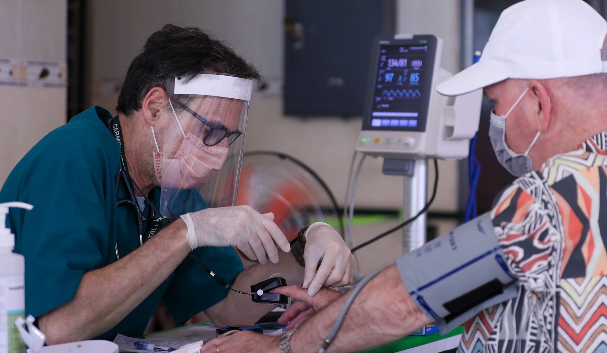 nguoi nuoc ngoai tiem vaccine anh 3