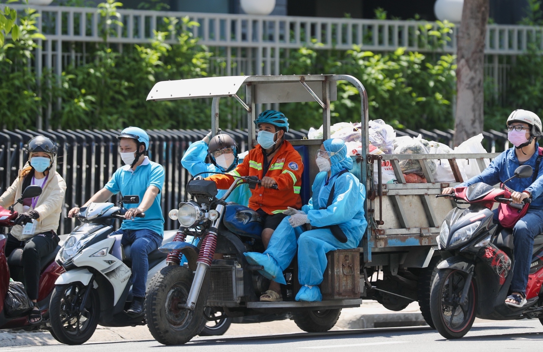 Duong pho TP.HCM ngay cang dong hinh anh