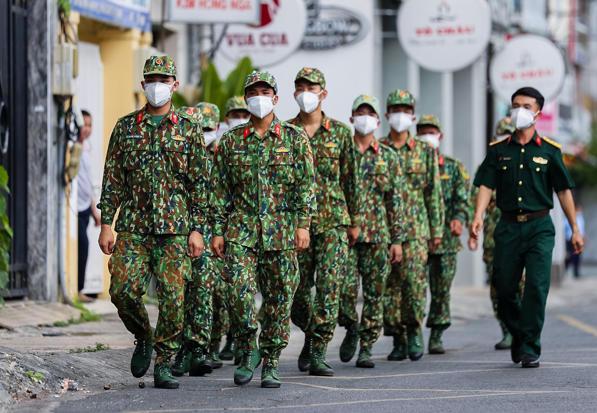 Bi thu Nen: 'Chung ta phai hy sinh nhieu thu de chien thang dich' anh 2