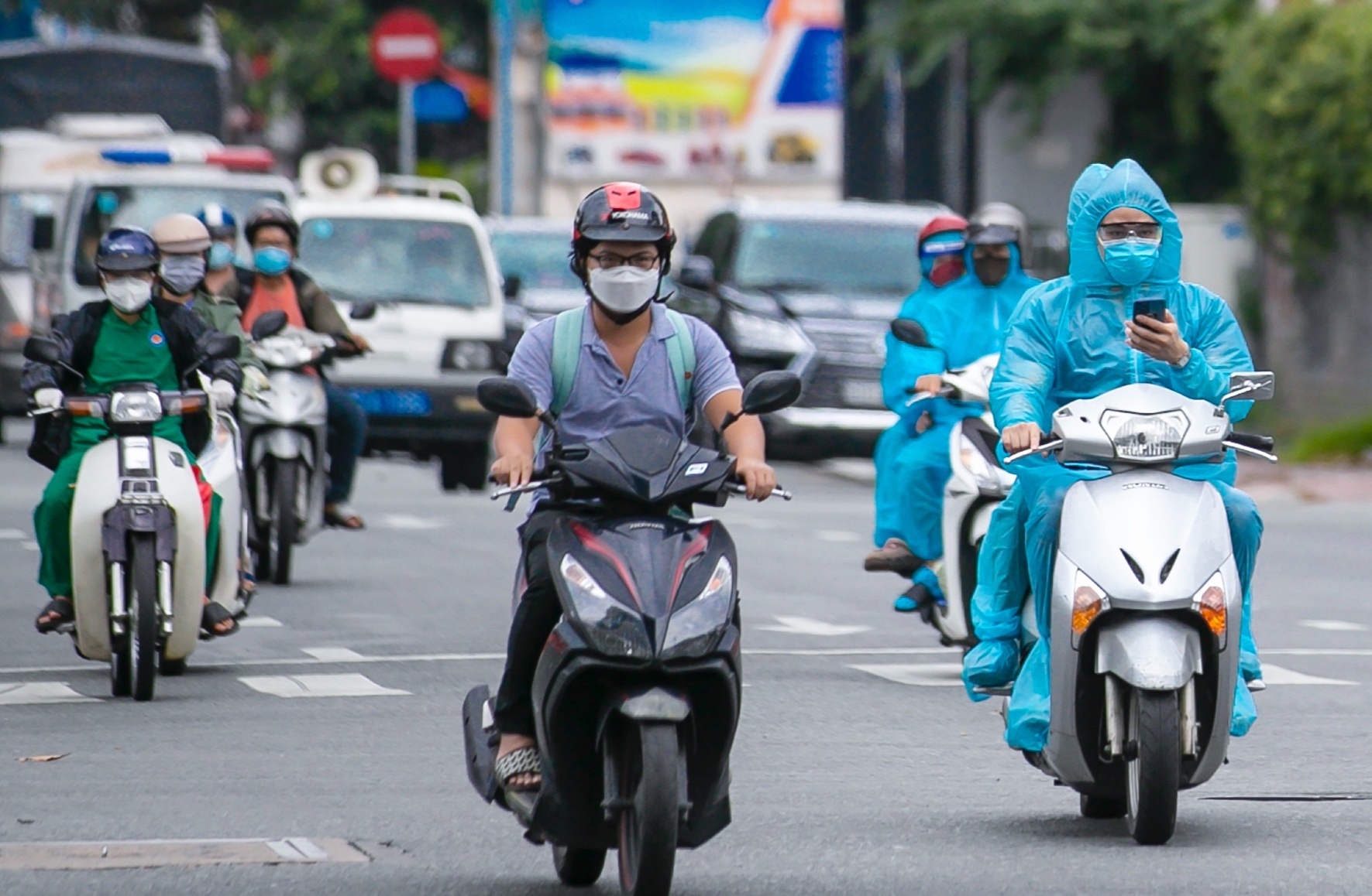 Duong pho TP.HCM dong duc gio cao diem hinh anh