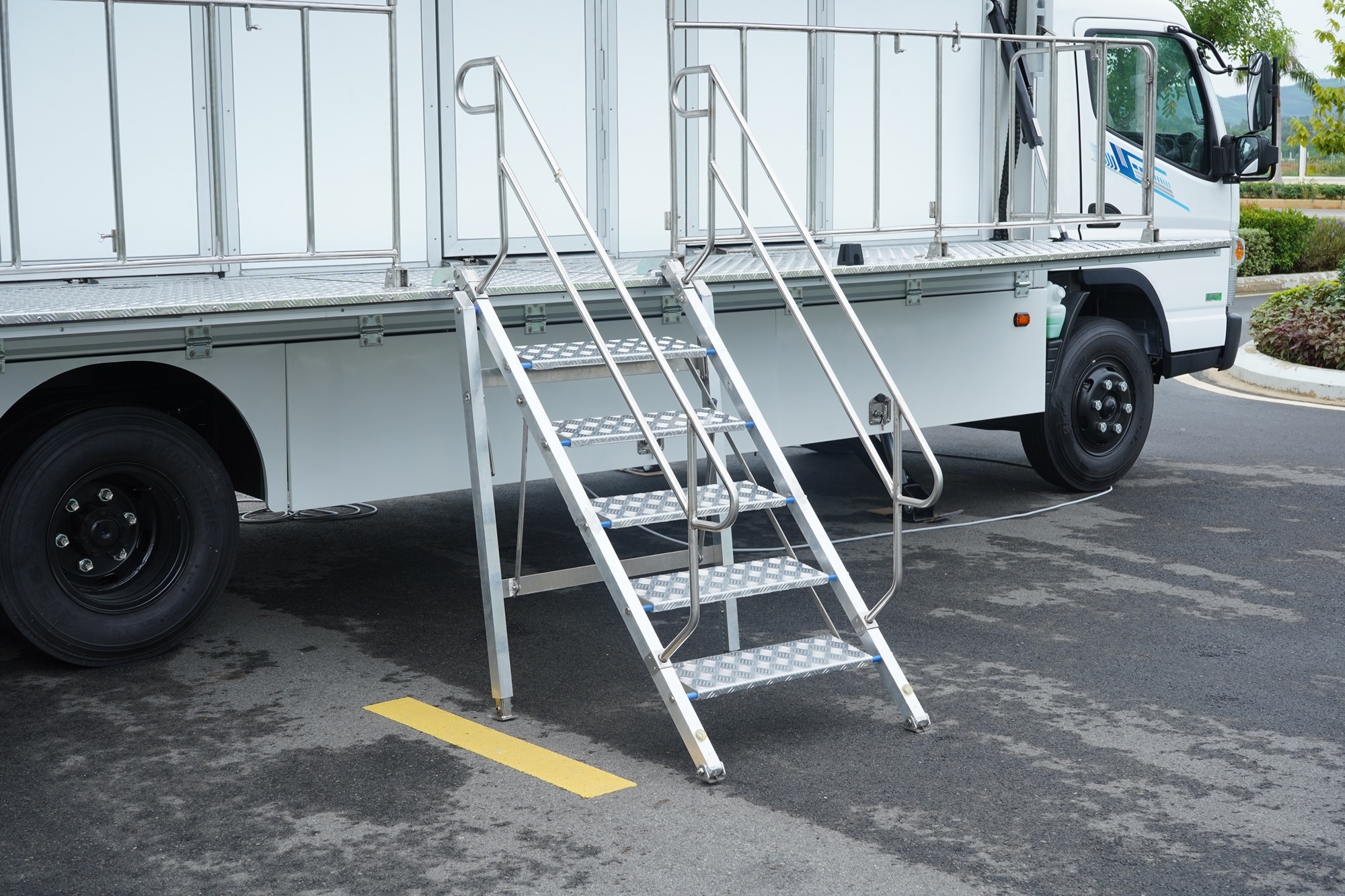 xe chuyen dung y te chup X-Quang anh 4