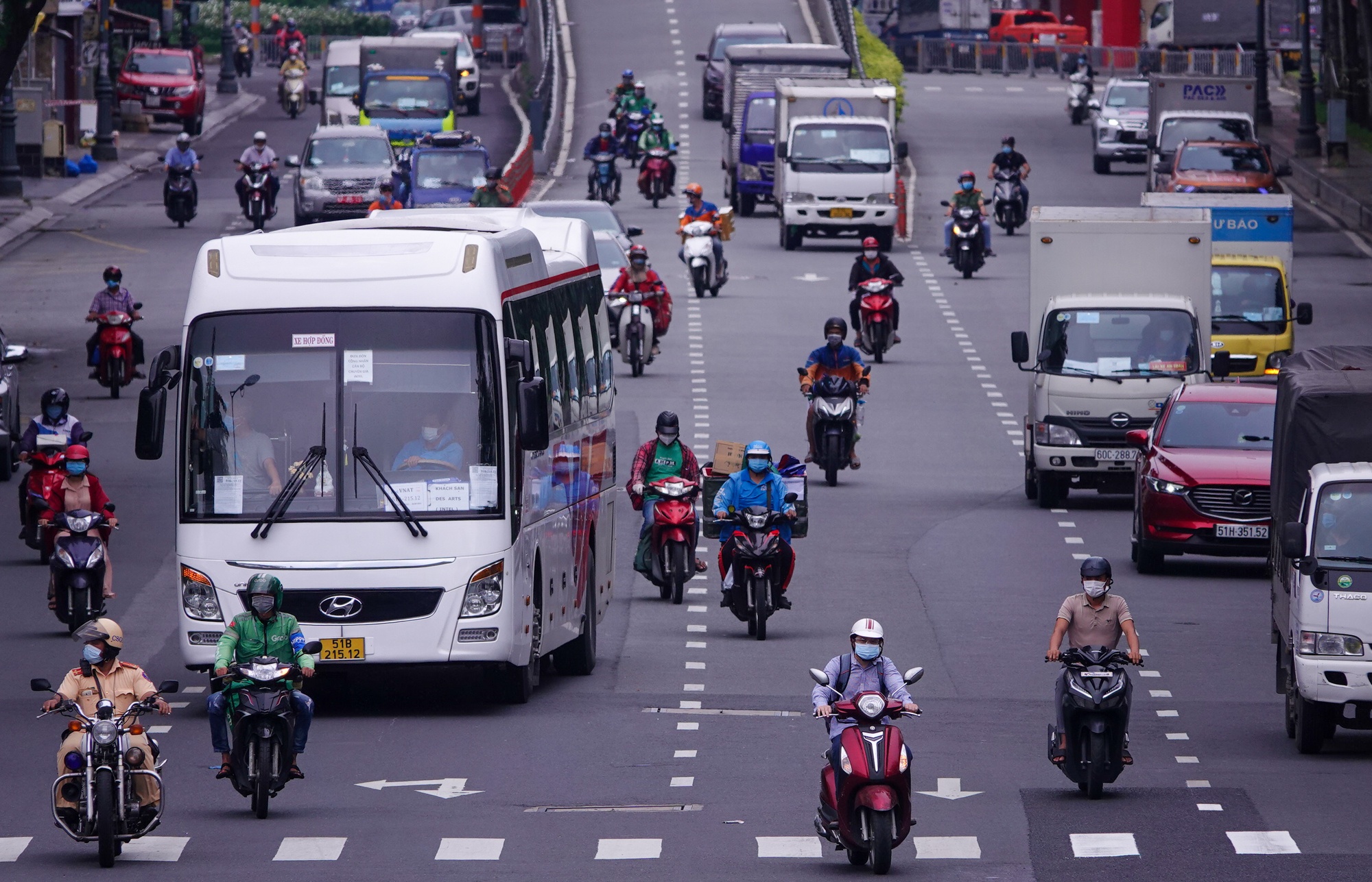 duong pho TP.HCM anh 9