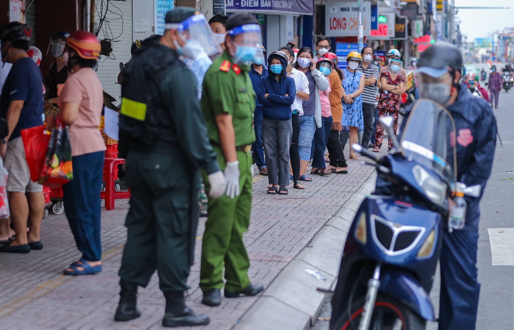 duong pho TP.HCM anh 8