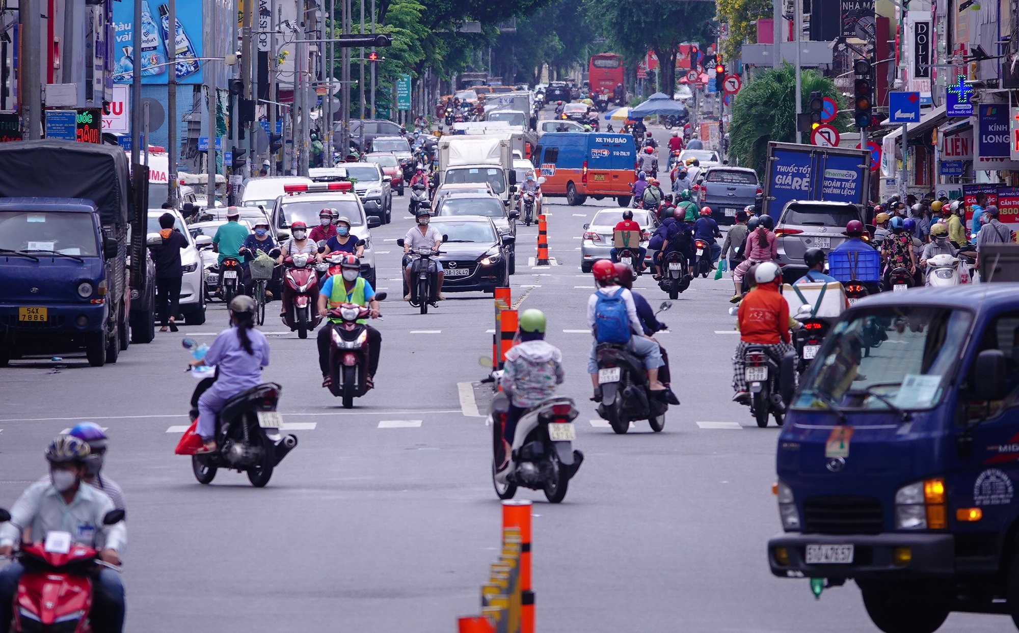 duong pho TP.HCM anh 1