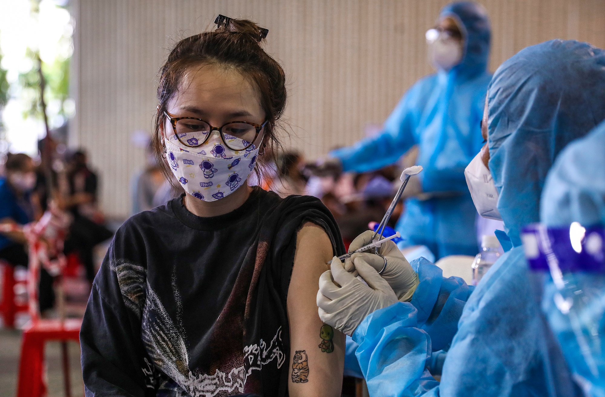 Quan 1 tiem vet vaccine mui 1 cho hang tram nguoi hinh anh