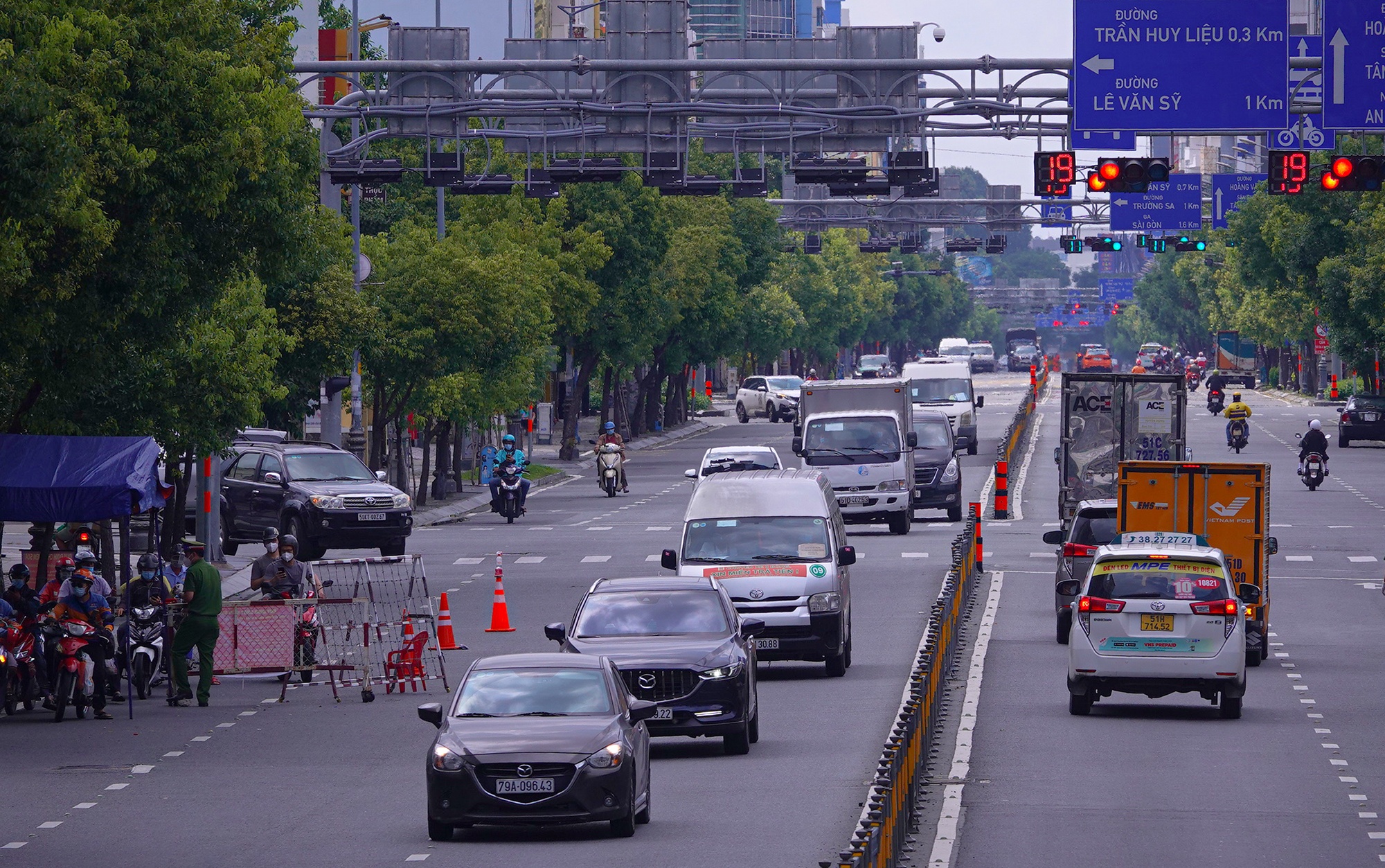 duong pho TP.HCM dong duc anh 5