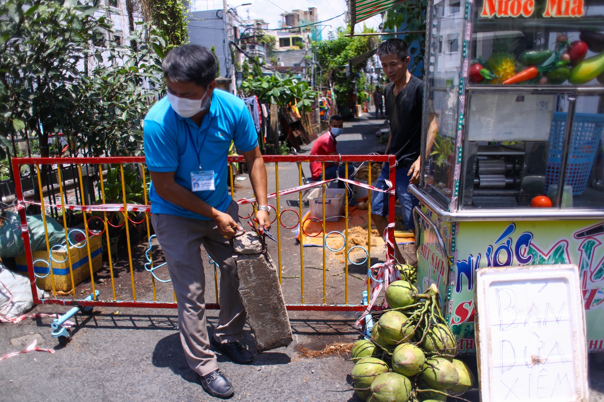 Go rao chan tai nhieu hem, duong pho o TP.HCM hinh anh
