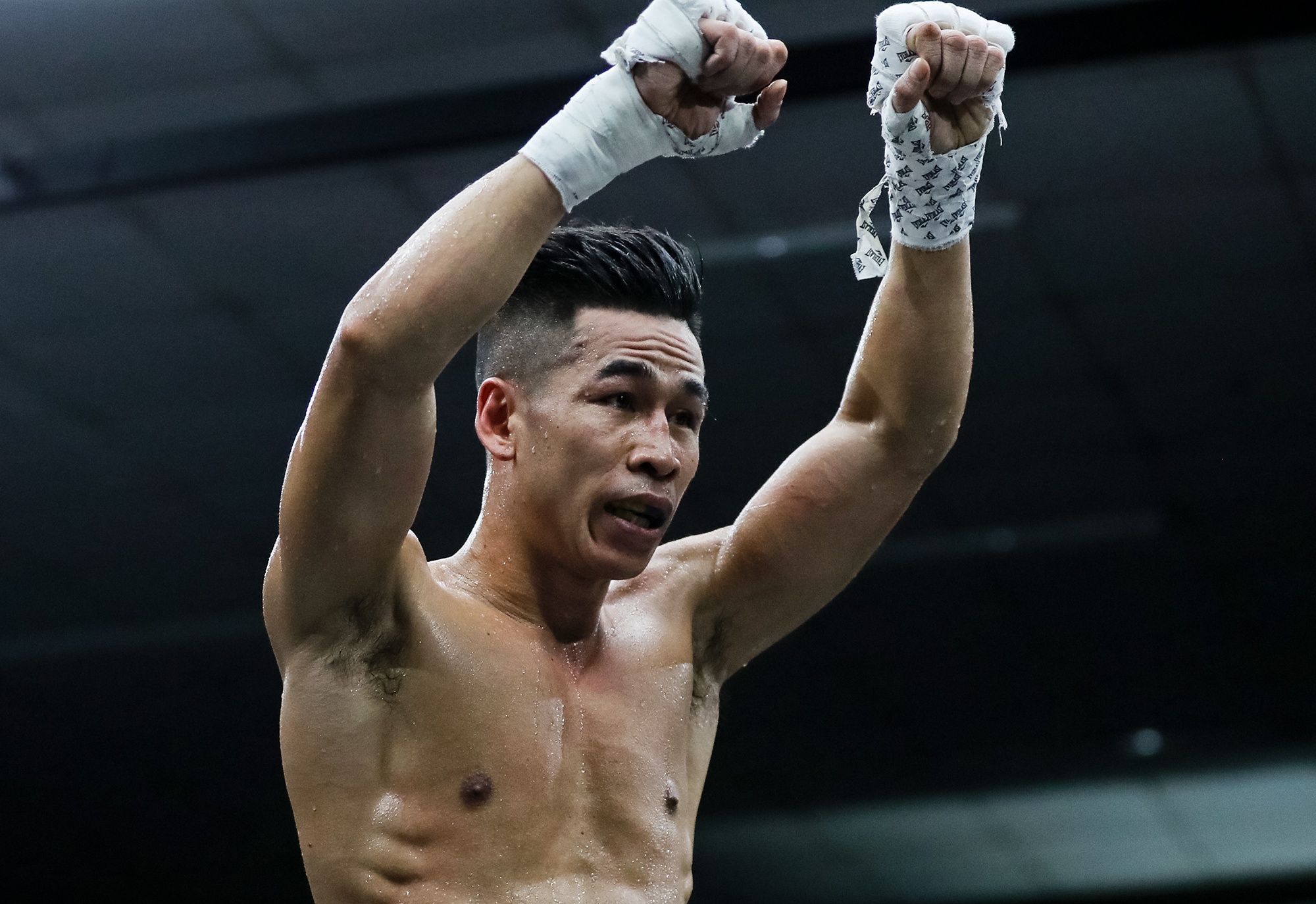 Tran Van Thao hut hang du thang knock-out doi thu Thai Lan hinh anh