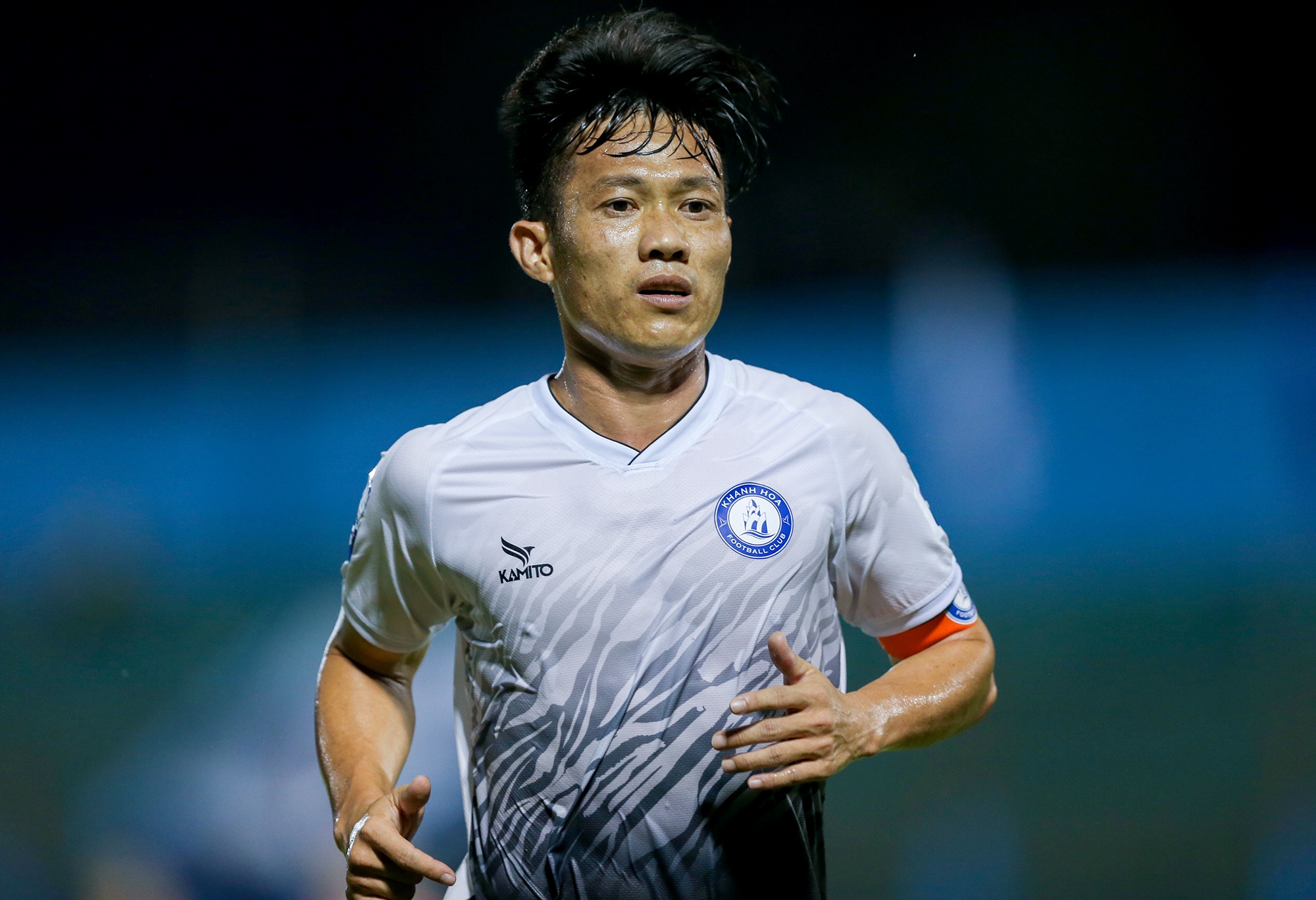 Le Tan Tai nhat nhoa trong ngay tro ve mai nha xua hinh anh