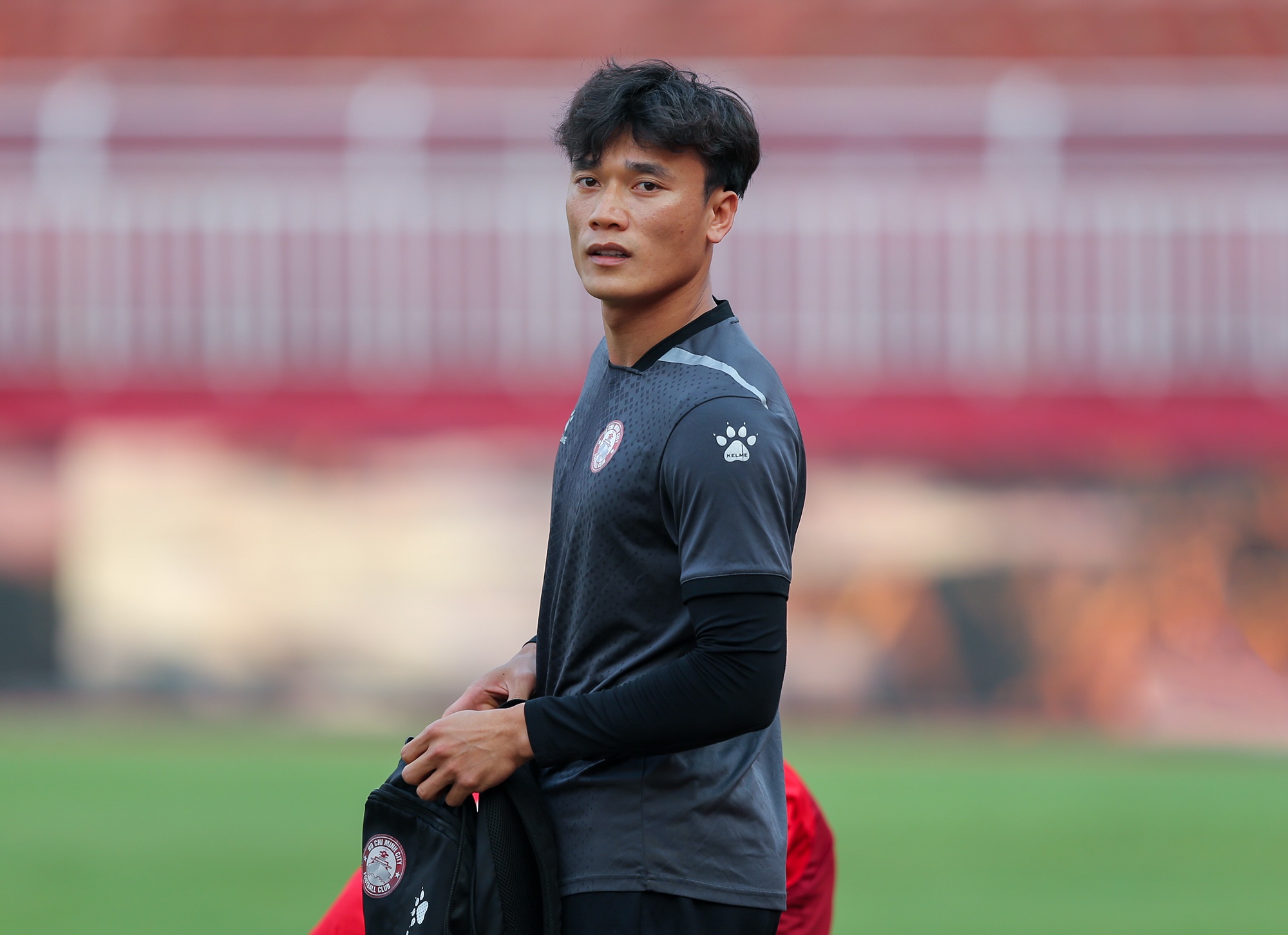 Bui Tien Dung va 10 cau thu xin tro lai tap luyen hinh anh