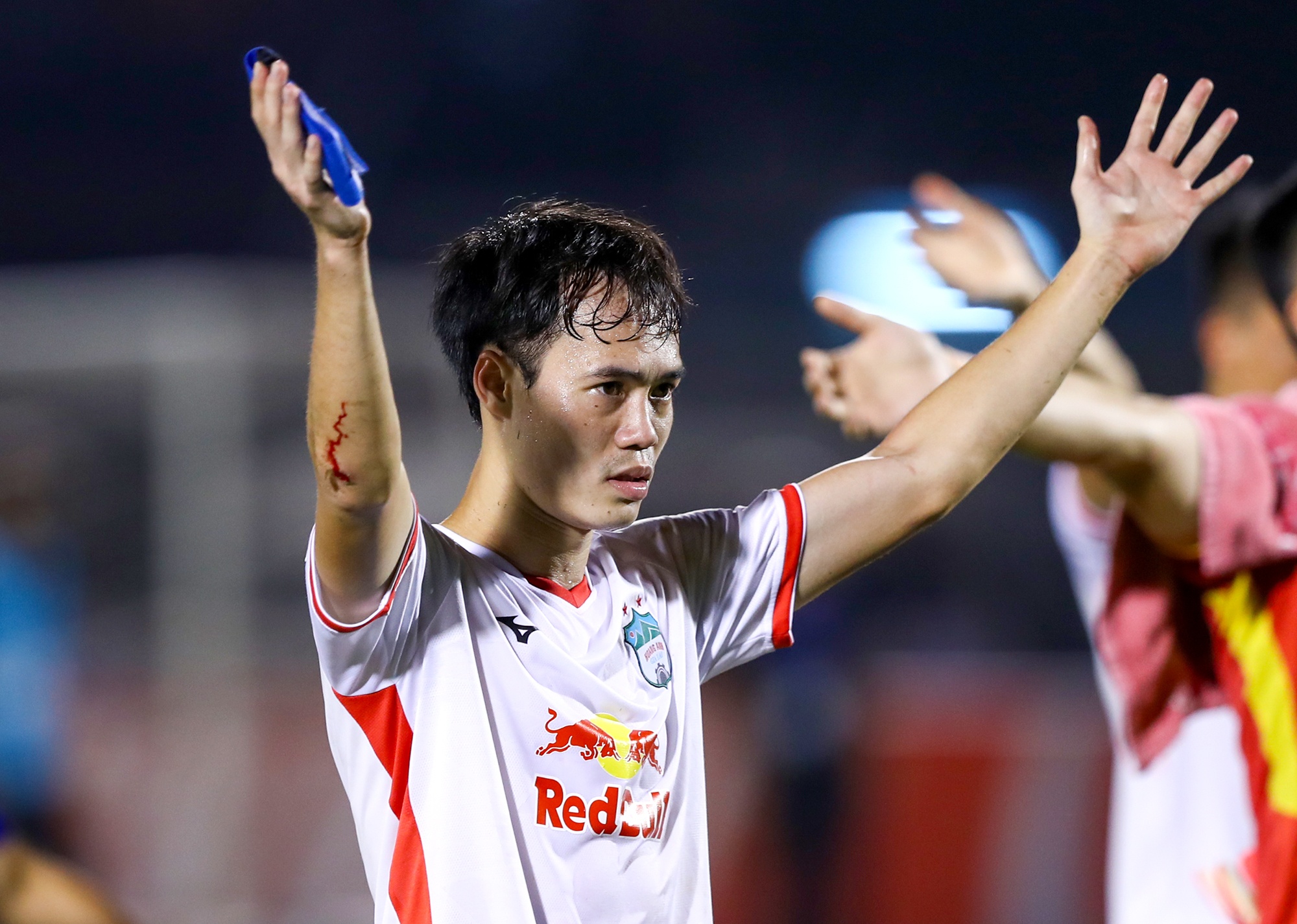 Van Toan do mau o tay van nen dau thi dau truoc Jeonbuk hinh anh