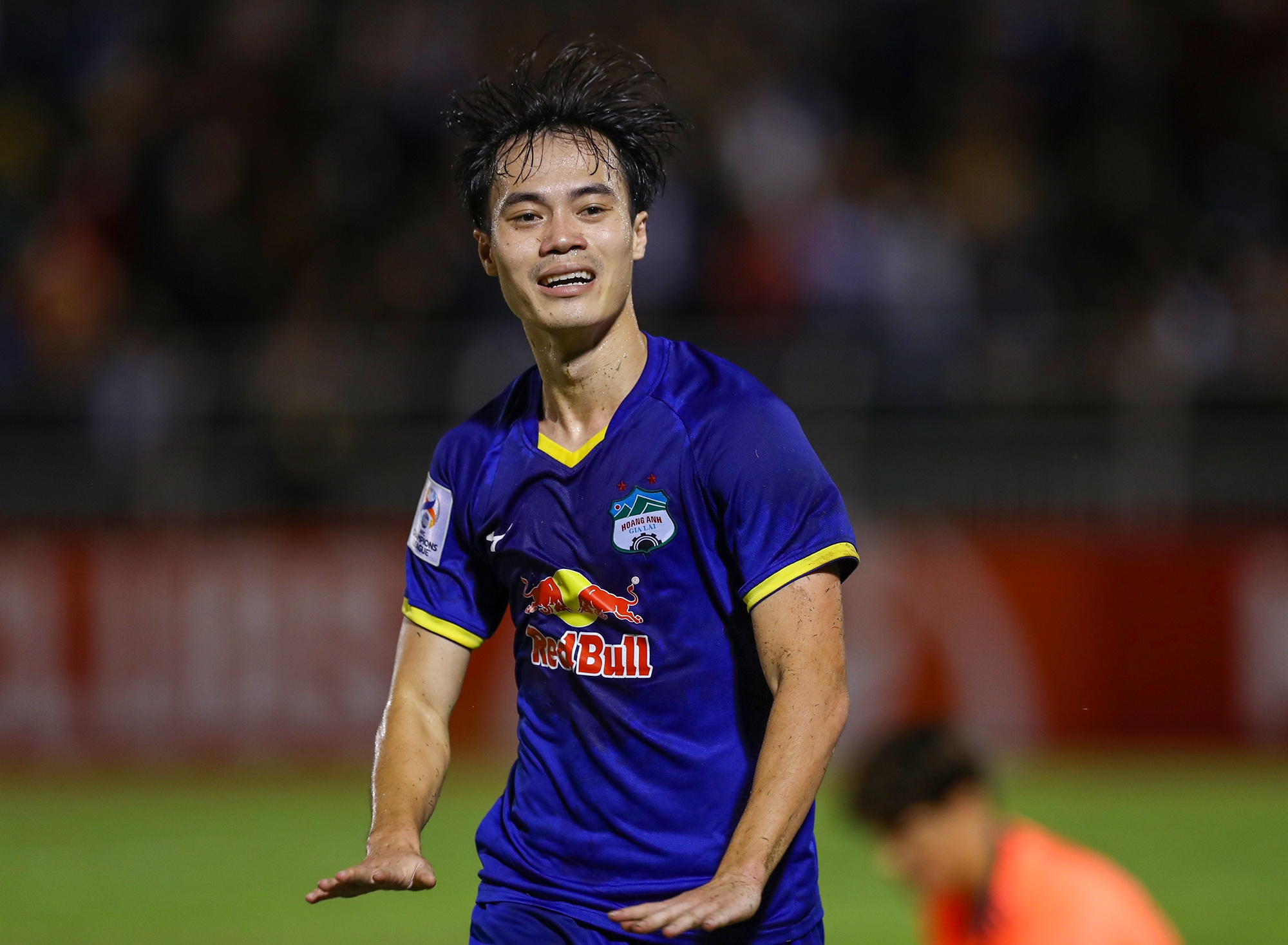 Van Toan giai toa ap luc sau khi ghi ban o AFC Champions League hinh anh