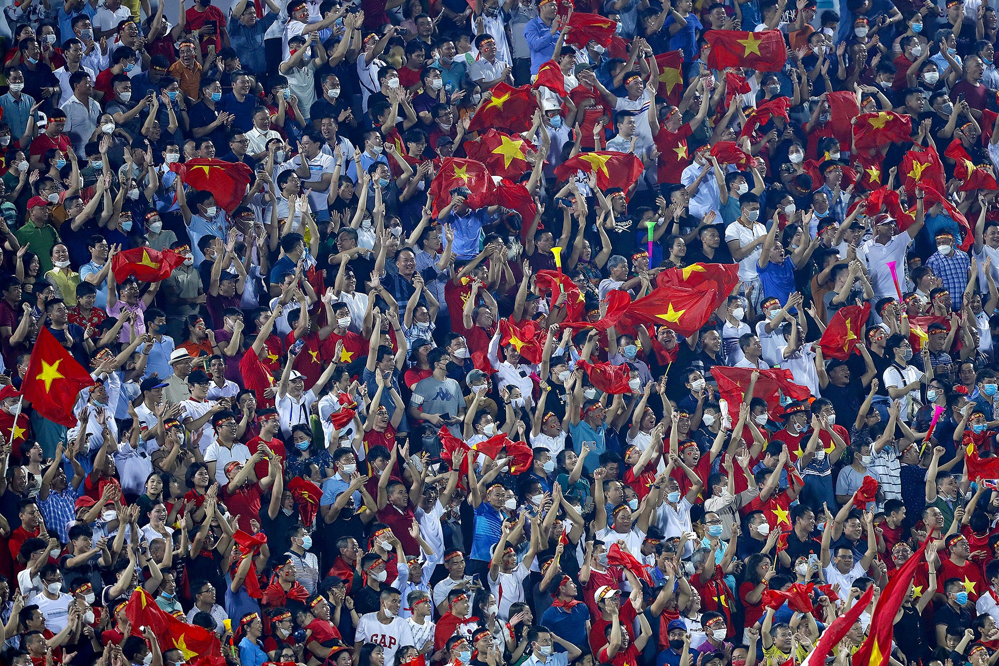 Hinh anh day cam xuc cua khan gia san Viet Tri danh cho U23 Viet Nam hinh anh