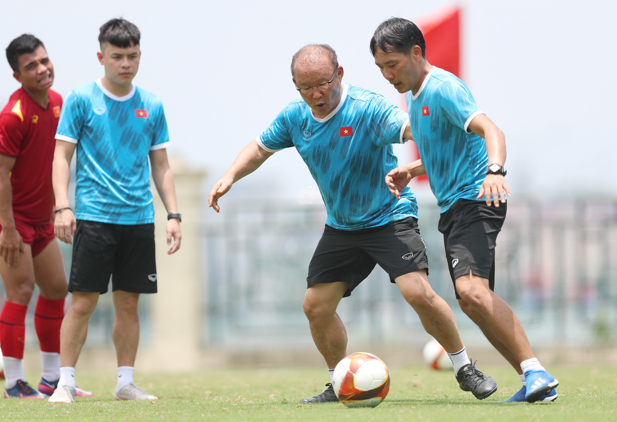 Tien dao cua U23 Viet Nam kiet suc khi tap cung ong Park hinh anh