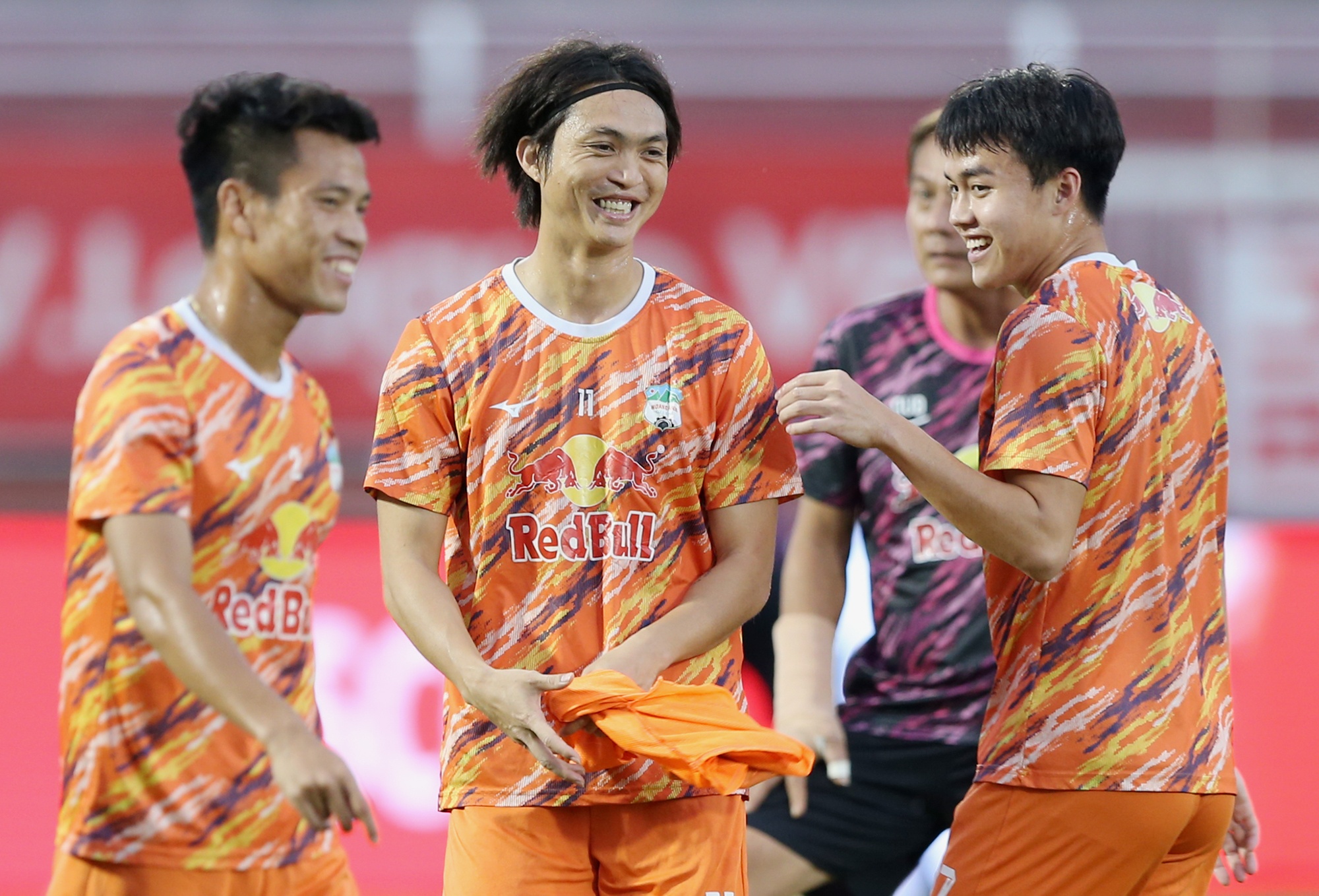 Cong Phuong chan thuong truoc tran gap CLB TP.HCM hinh anh