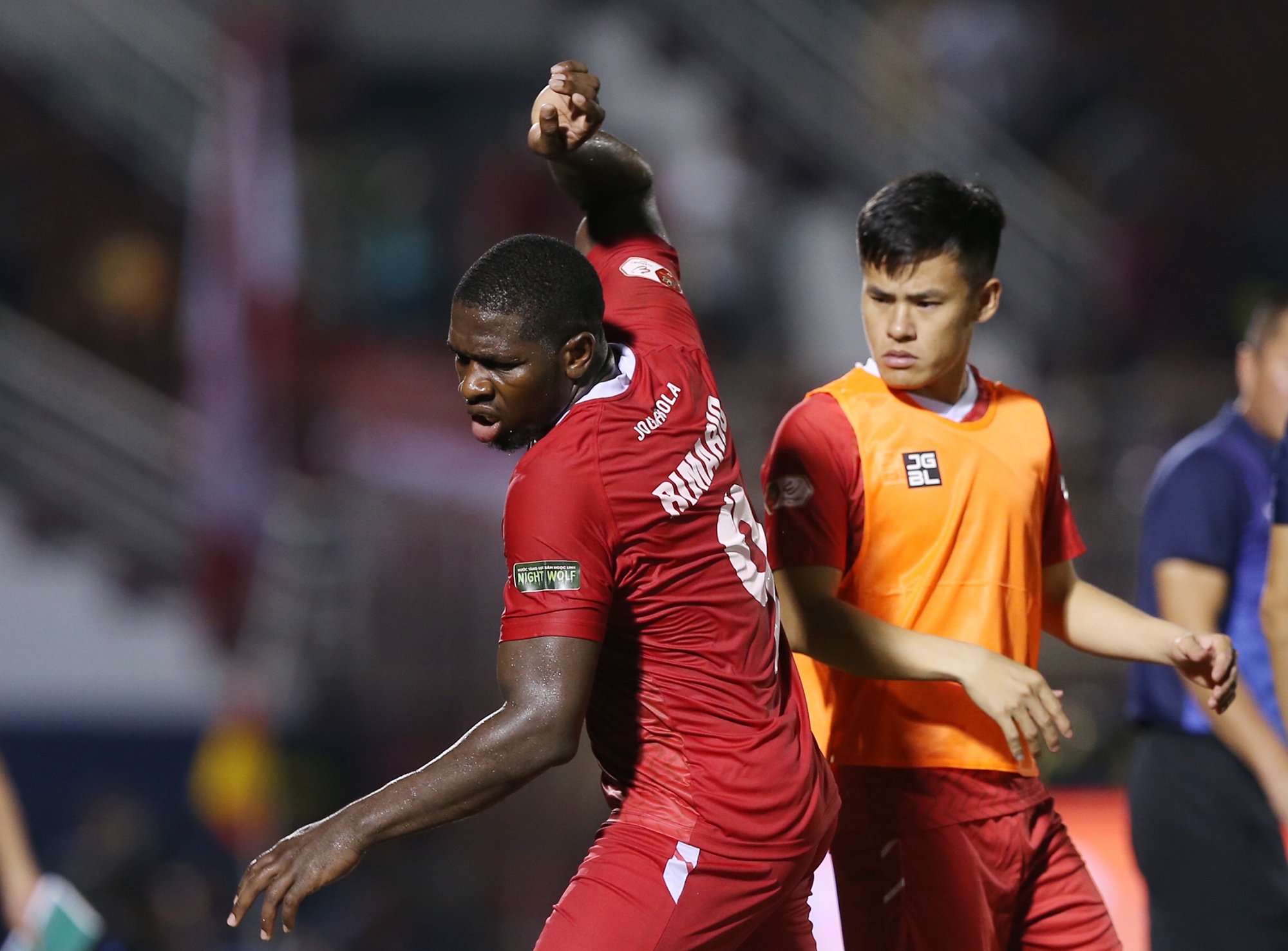 Hinh anh xau xi cua ngoai binh CLB Hai Phong trong tran thua TP.HCM hinh anh