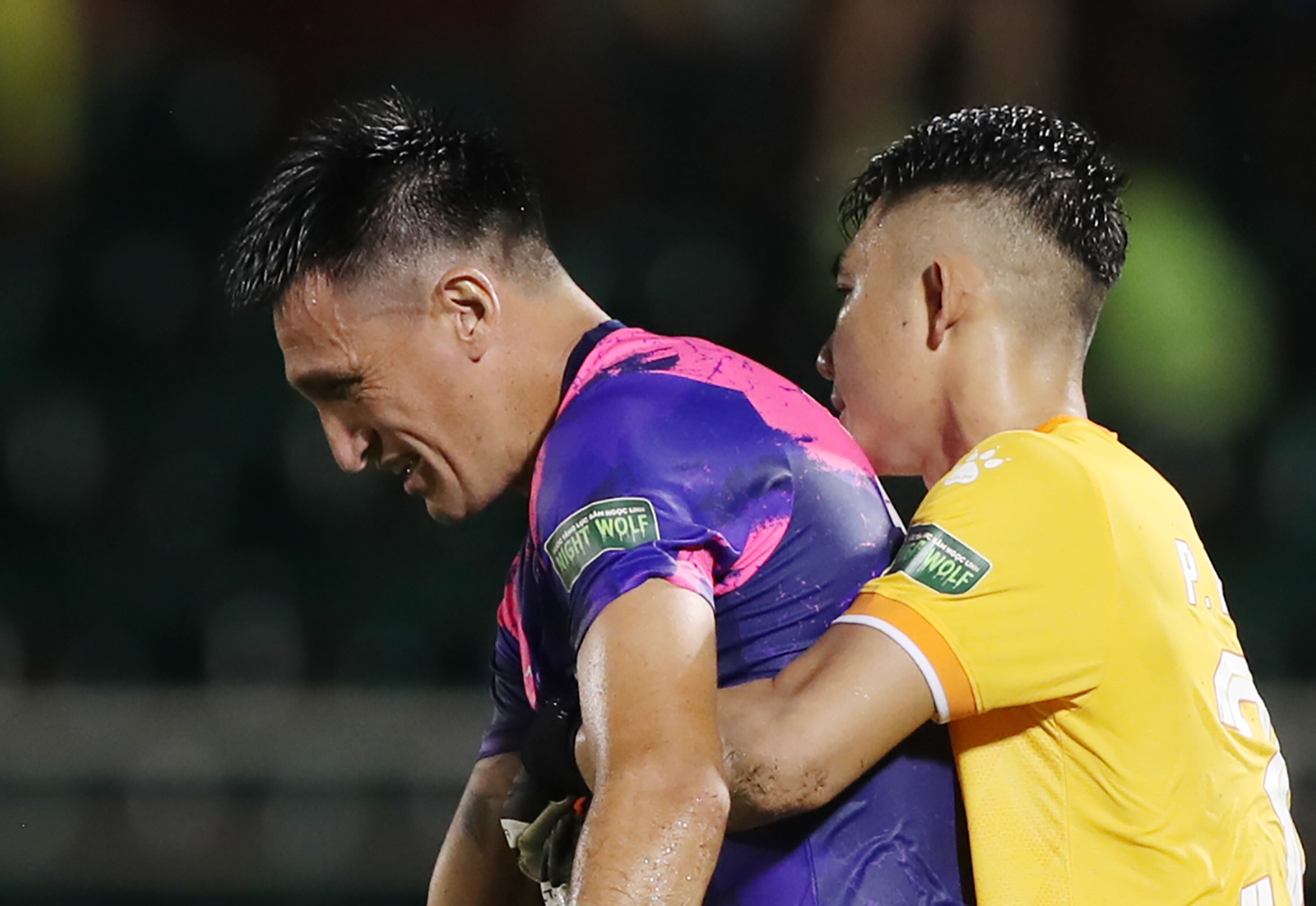 Do Merlo chuc khoc sau tinh huong phan luoi nha hinh anh