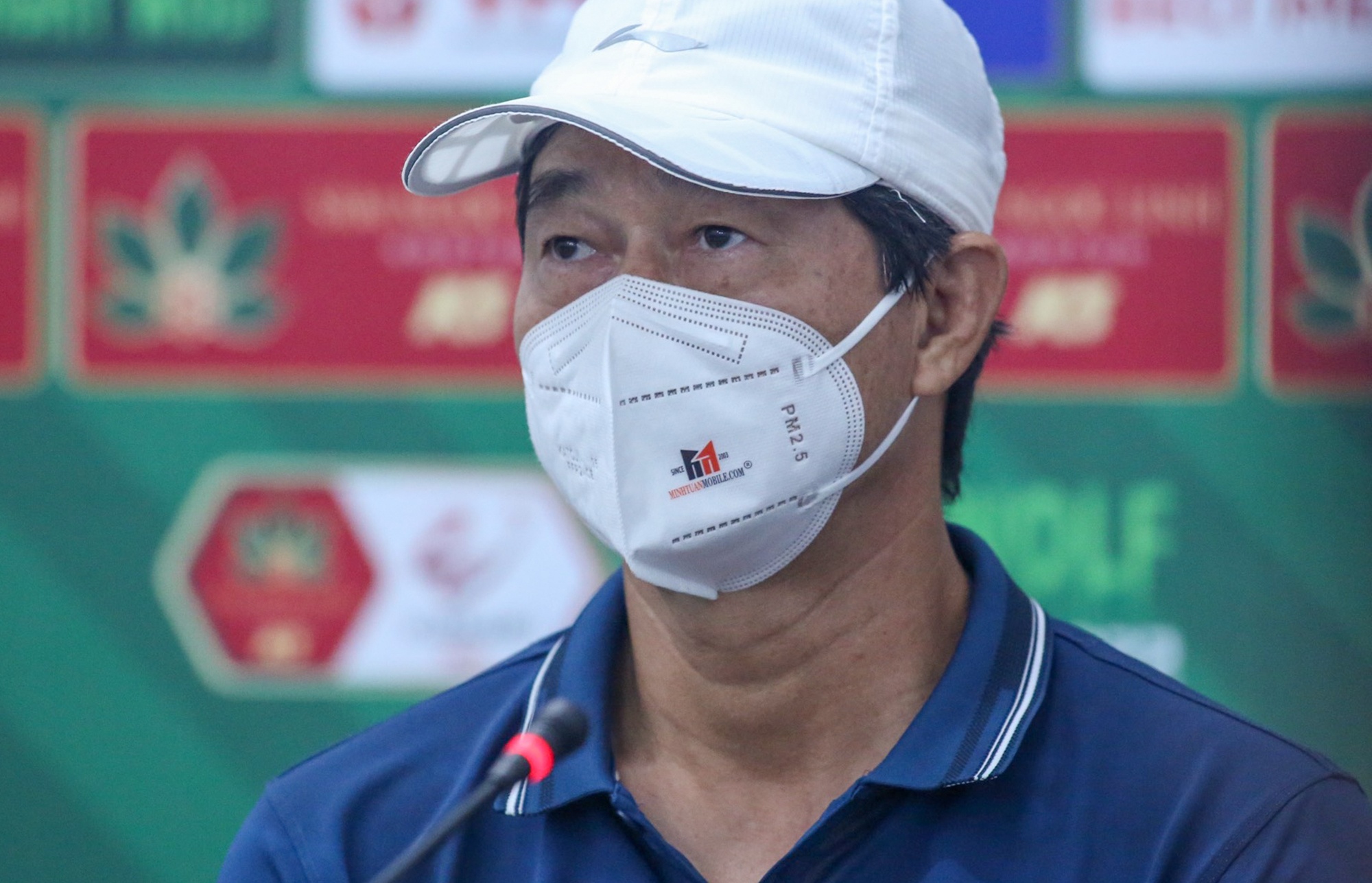 HLV doi Viettel to bi trong tai ep o tran thua Binh Duong hinh anh