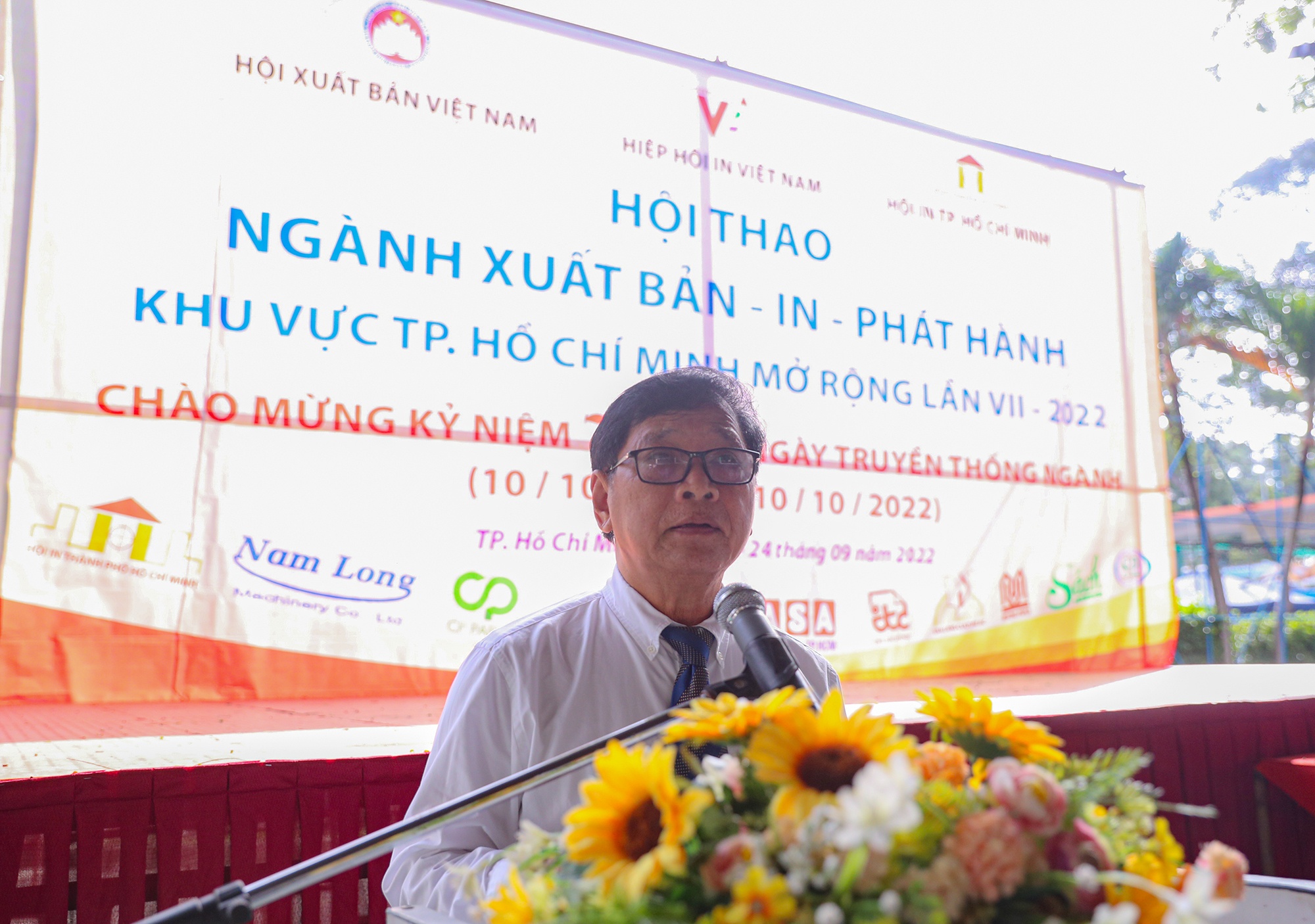 hoi xuat ban anh 1