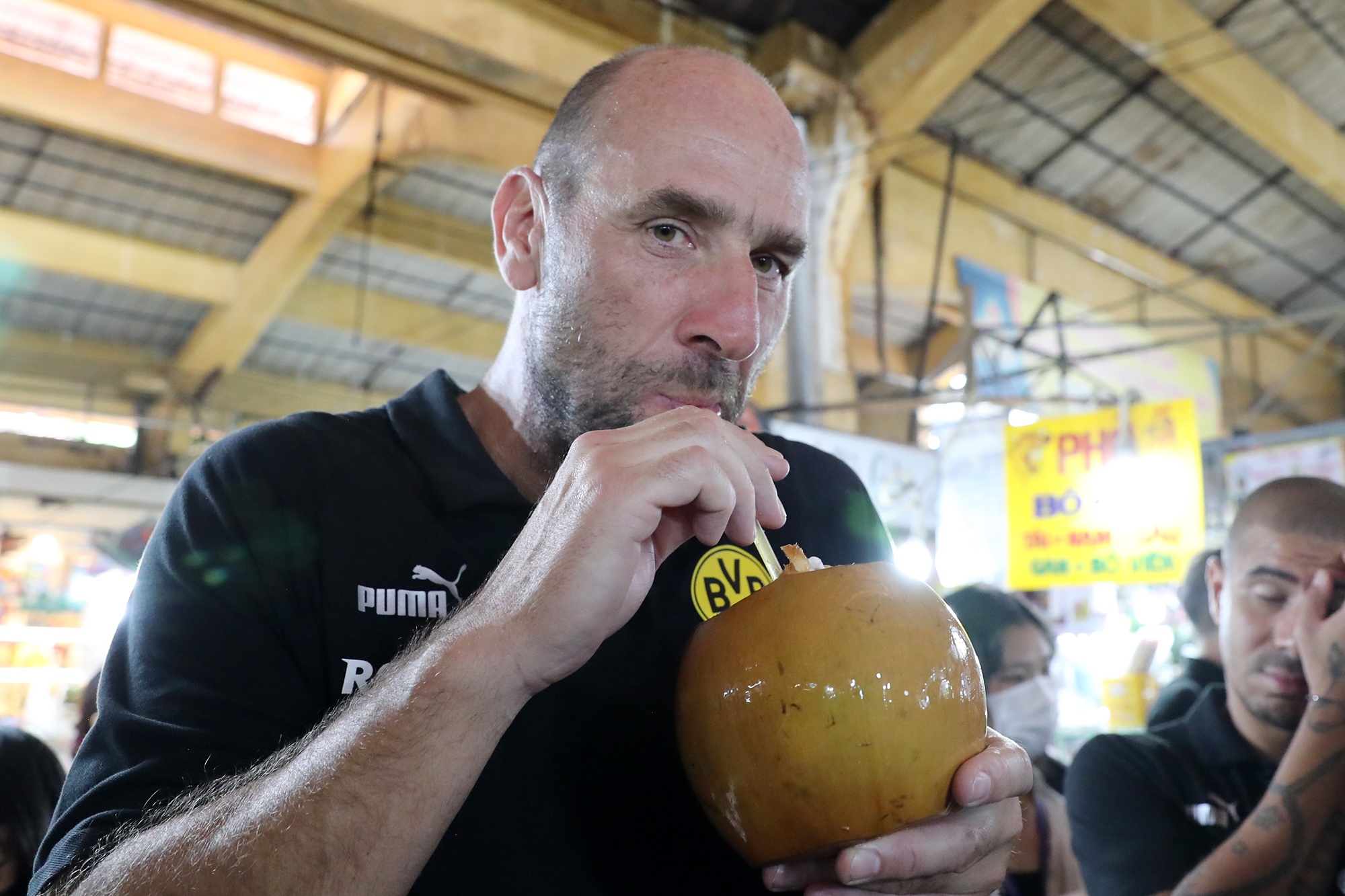 Huyen thoai Borussia Dortmund thich thu voi dac san Viet Nam hinh anh